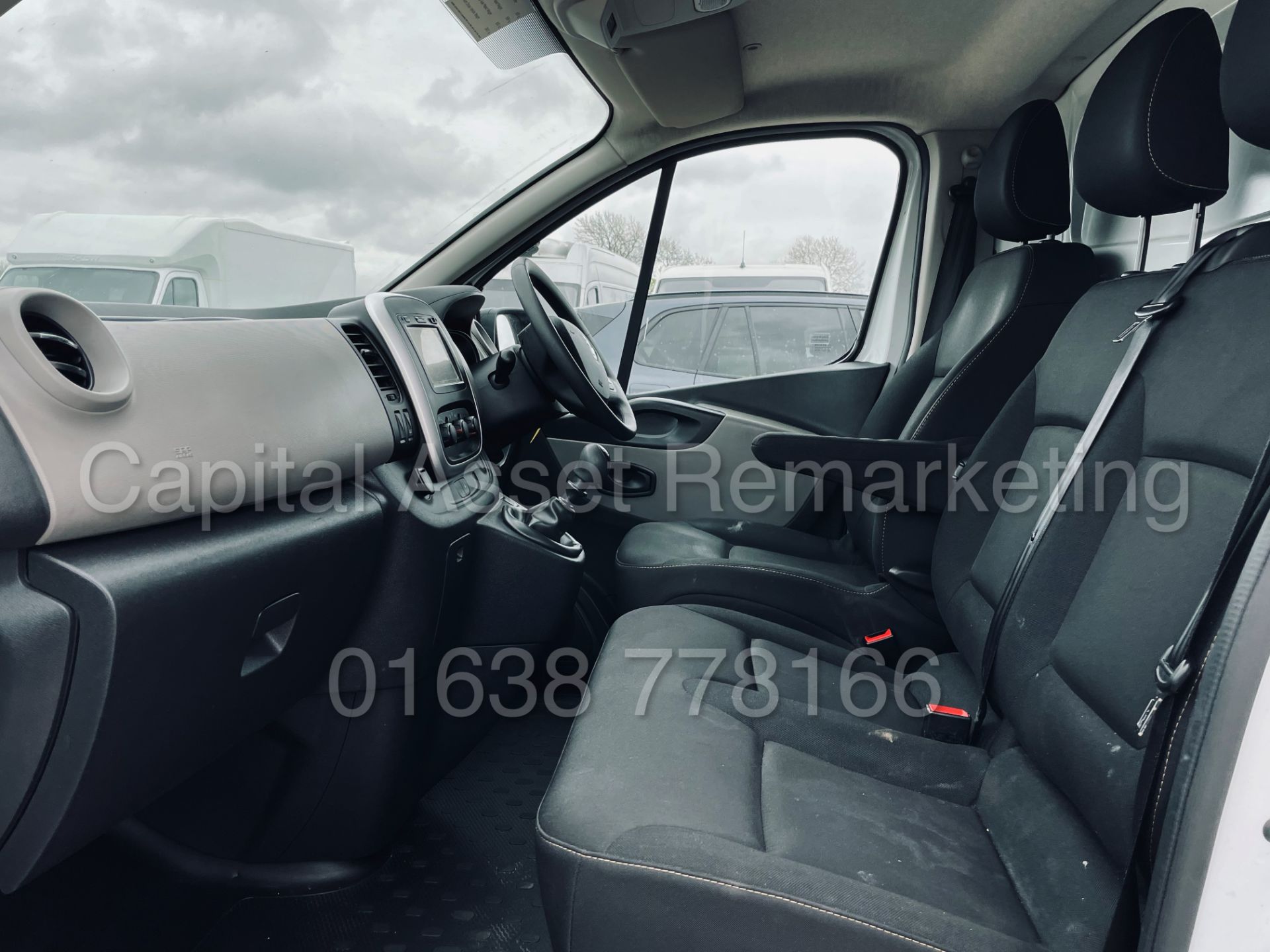 (On Sale) RENAULT TRAFIC SL29 *BUSINESS ENERGY* PANLE VAN (2017 - EURO 6) '1.6 DCI - 6 SPEED' *A/C* - Image 23 of 47