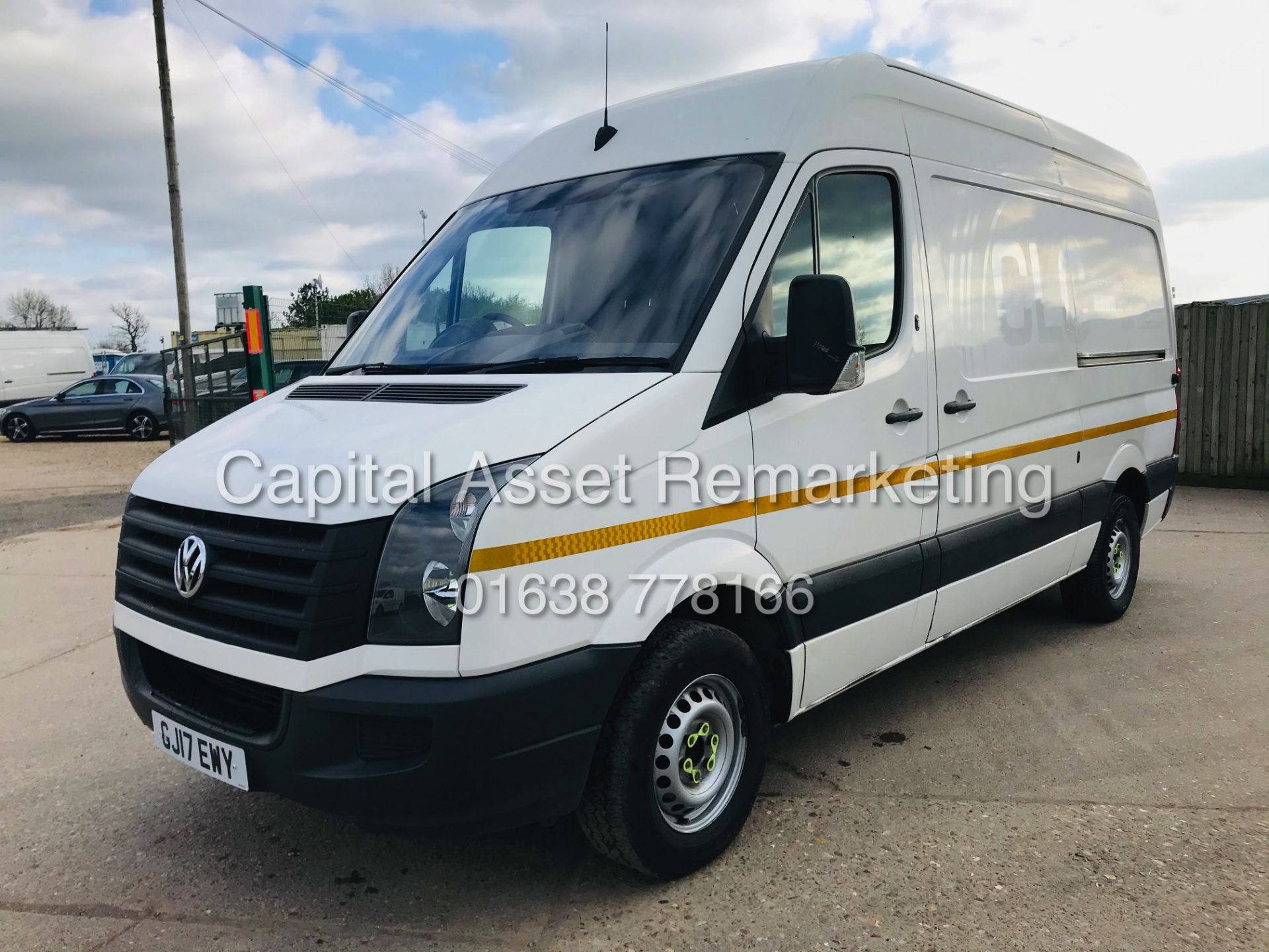 (ON SALE) VOLKSWAGEN CRAFTER 2.0 TDI BLUE-MOTION MWB (17 REG) 1 OWNER *AIR CON* ELEC PACK - CRUISE - Image 3 of 18