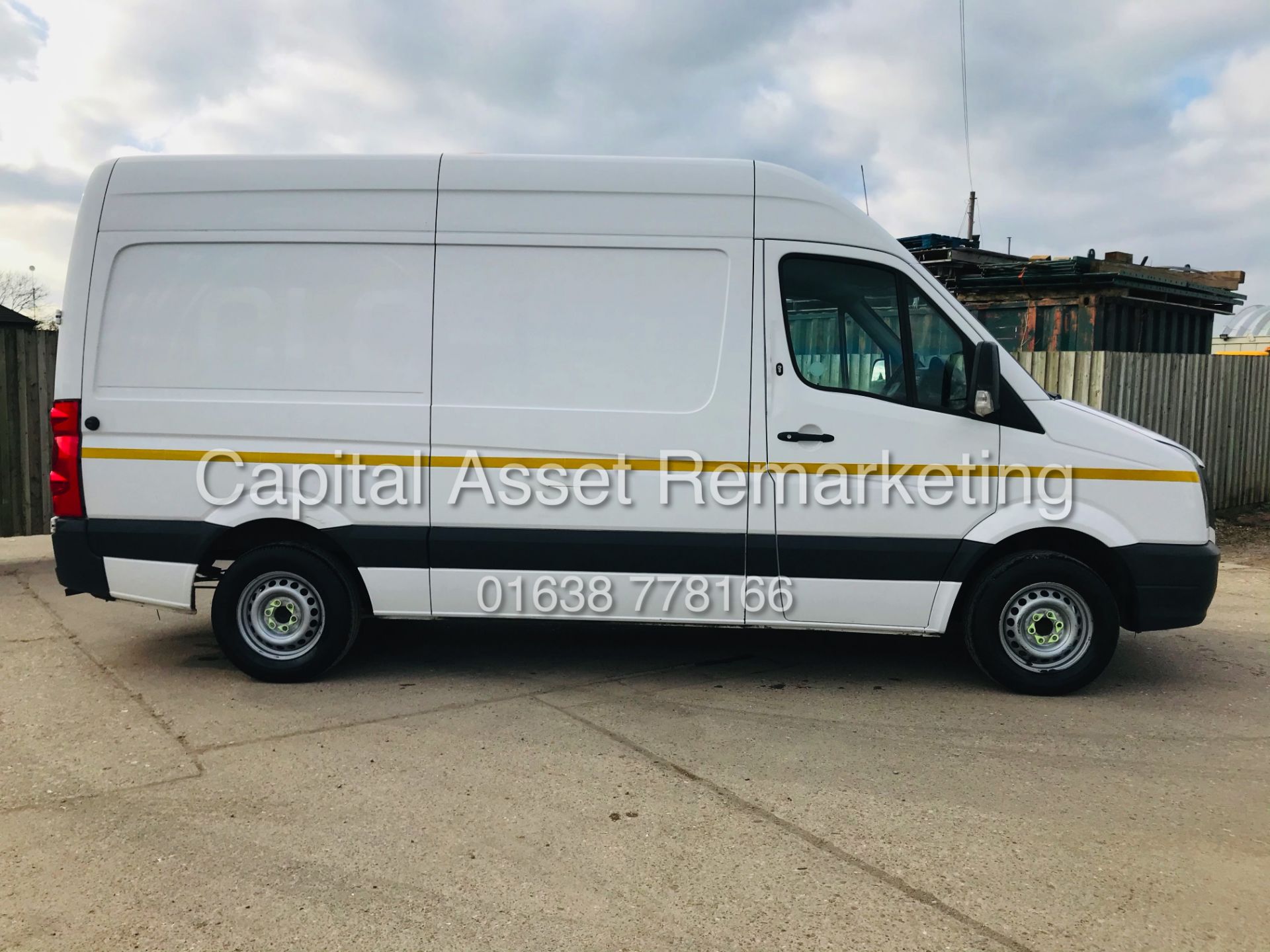 (ON SALE) VOLKSWAGEN CRAFTER CR35 2.0TDI "BLUE-MOTION" MWB (2017 MODEL) *EURO 6 / ULEZ COMPLIANT* - Image 12 of 17