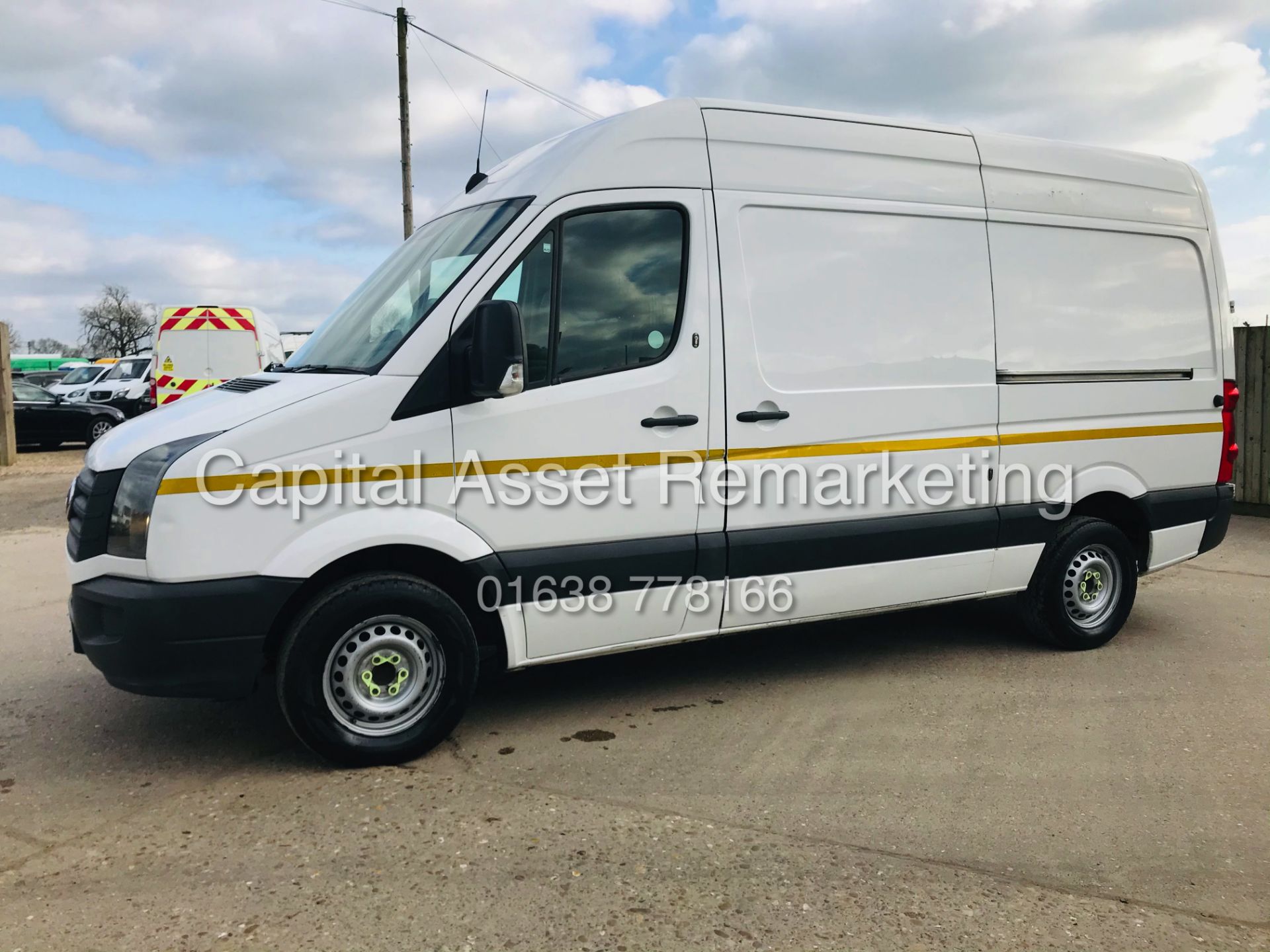 (ON SALE) VOLKSWAGEN CRAFTER CR35 2.0TDI "BLUE-MOTION" MWB (2017 MODEL) *EURO 6 / ULEZ COMPLIANT* - Image 7 of 17