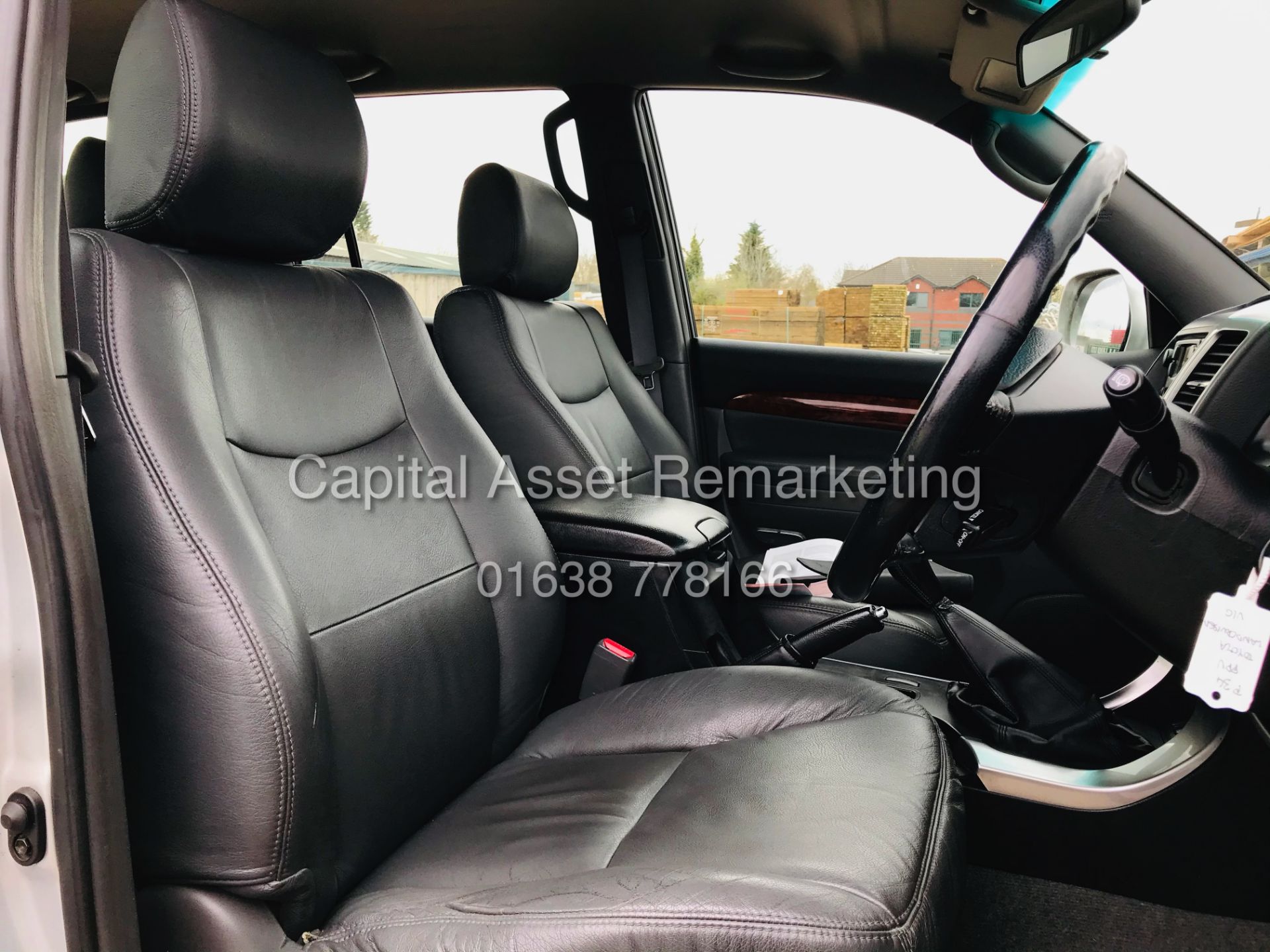 (ON SALE) TOYOTA LAND CRUISER LC3 3.0 D-4D LWB (06 REG) FSH - LEATHER - AC - CRUISE *NO VAT* - Image 15 of 19