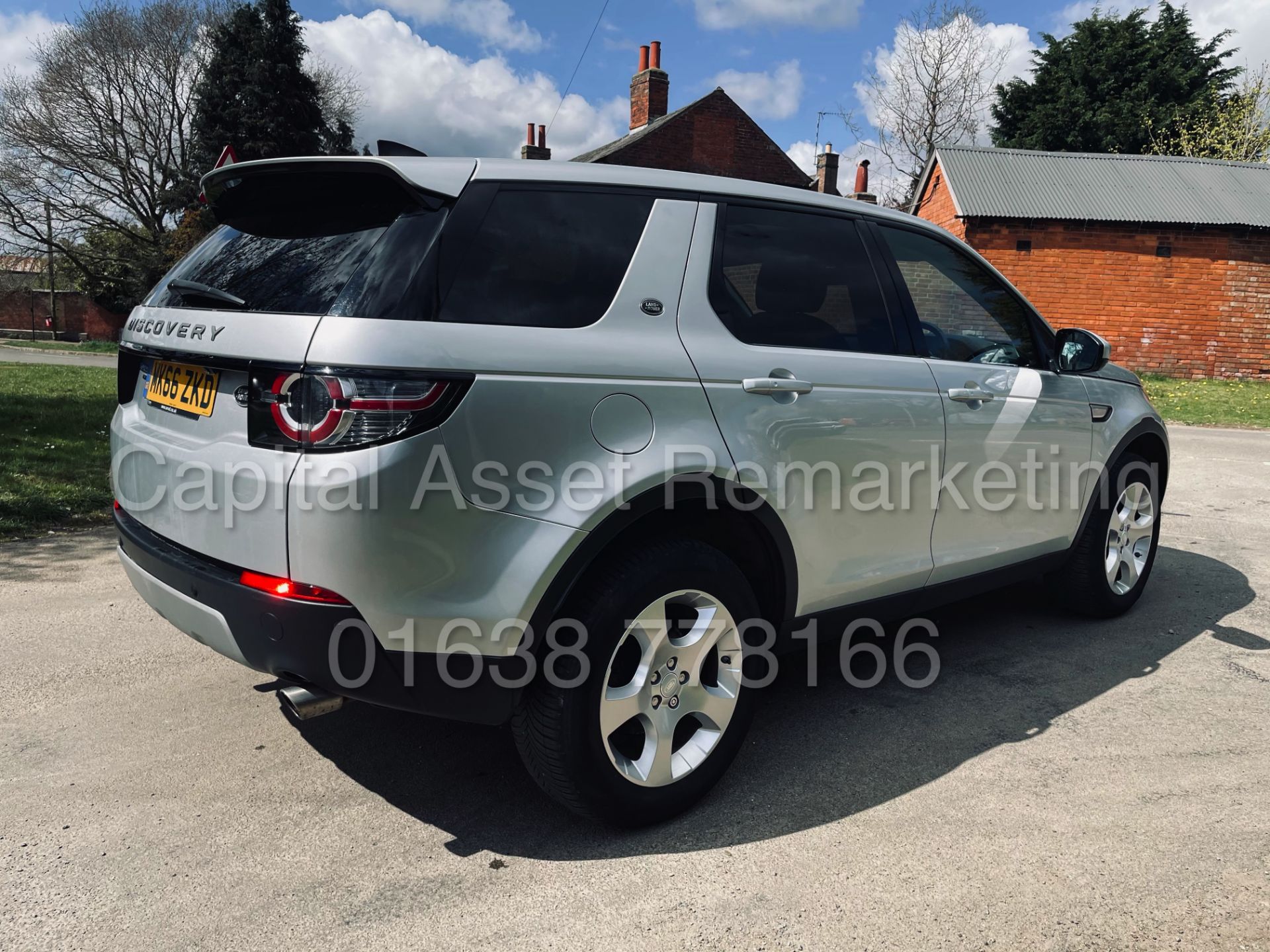 (On Sale) LAND ROVER DISCOVERY SPORT *HSE* SUV (66 REG - 2.0 TD4) *LEATHER - PAN ROOF - SAT NAV* - Image 13 of 55