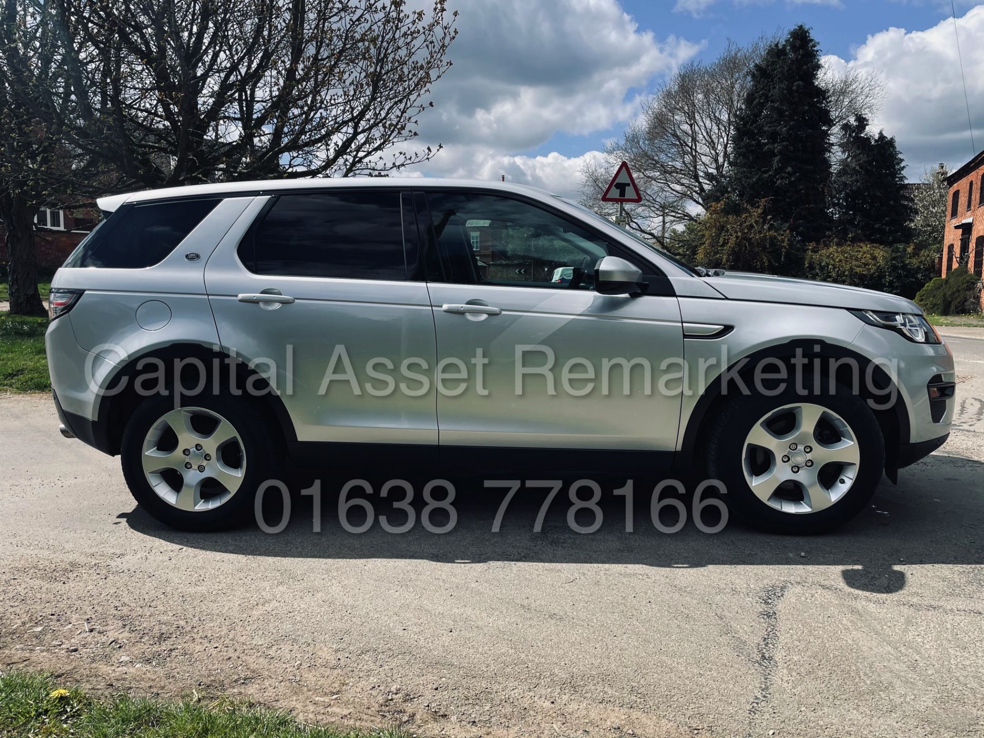 (On Sale) LAND ROVER DISCOVERY SPORT *HSE* SUV (66 REG - 2.0 TD4) *LEATHER - PAN ROOF - SAT NAV* - Image 14 of 55