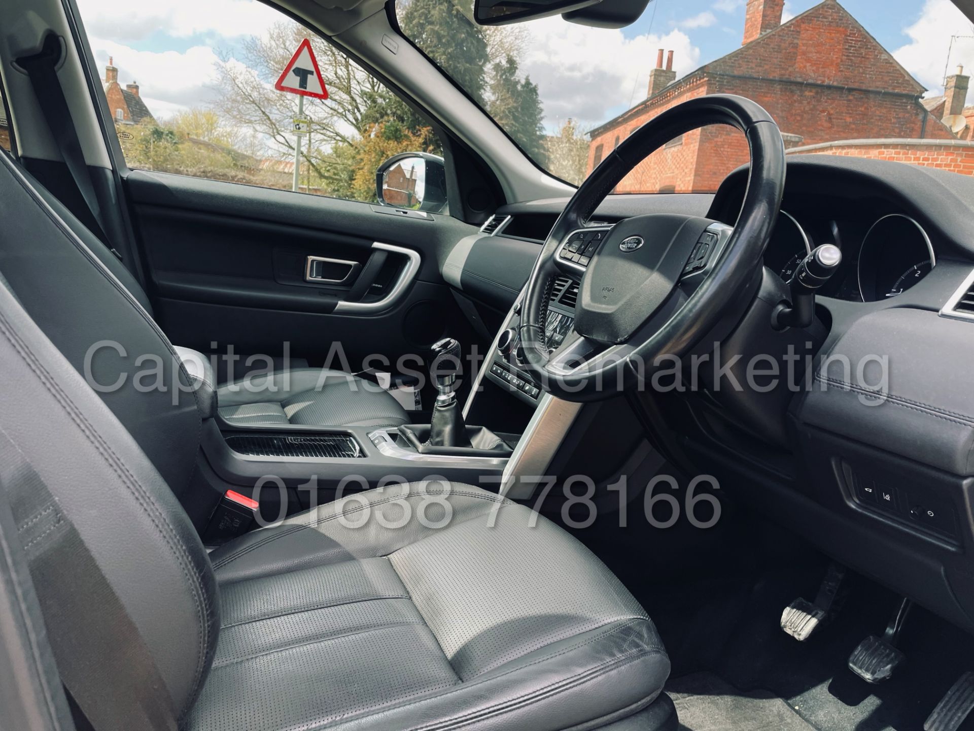 (On Sale) LAND ROVER DISCOVERY SPORT *HSE* SUV (66 REG - 2.0 TD4) *LEATHER - PAN ROOF - SAT NAV* - Image 39 of 55