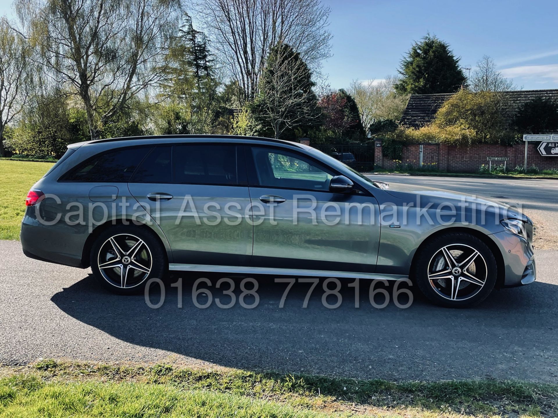 MERCEDES-BENZ E300DE *AMG LINE - ESTATE* DIESEL HYBRID (2020 MODEL) '9G TRONIC - SAT NAV' *WOW* - Image 14 of 52