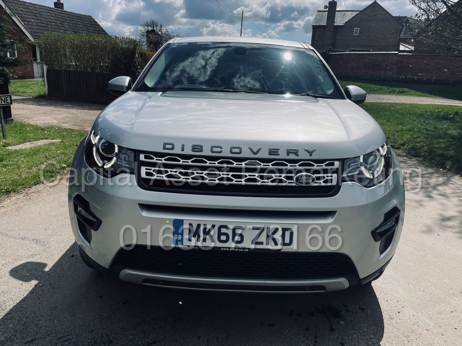 (On Sale) LAND ROVER DISCOVERY SPORT *HSE* SUV (66 REG - 2.0 TD4) *LEATHER - PAN ROOF - SAT NAV* - Image 4 of 55