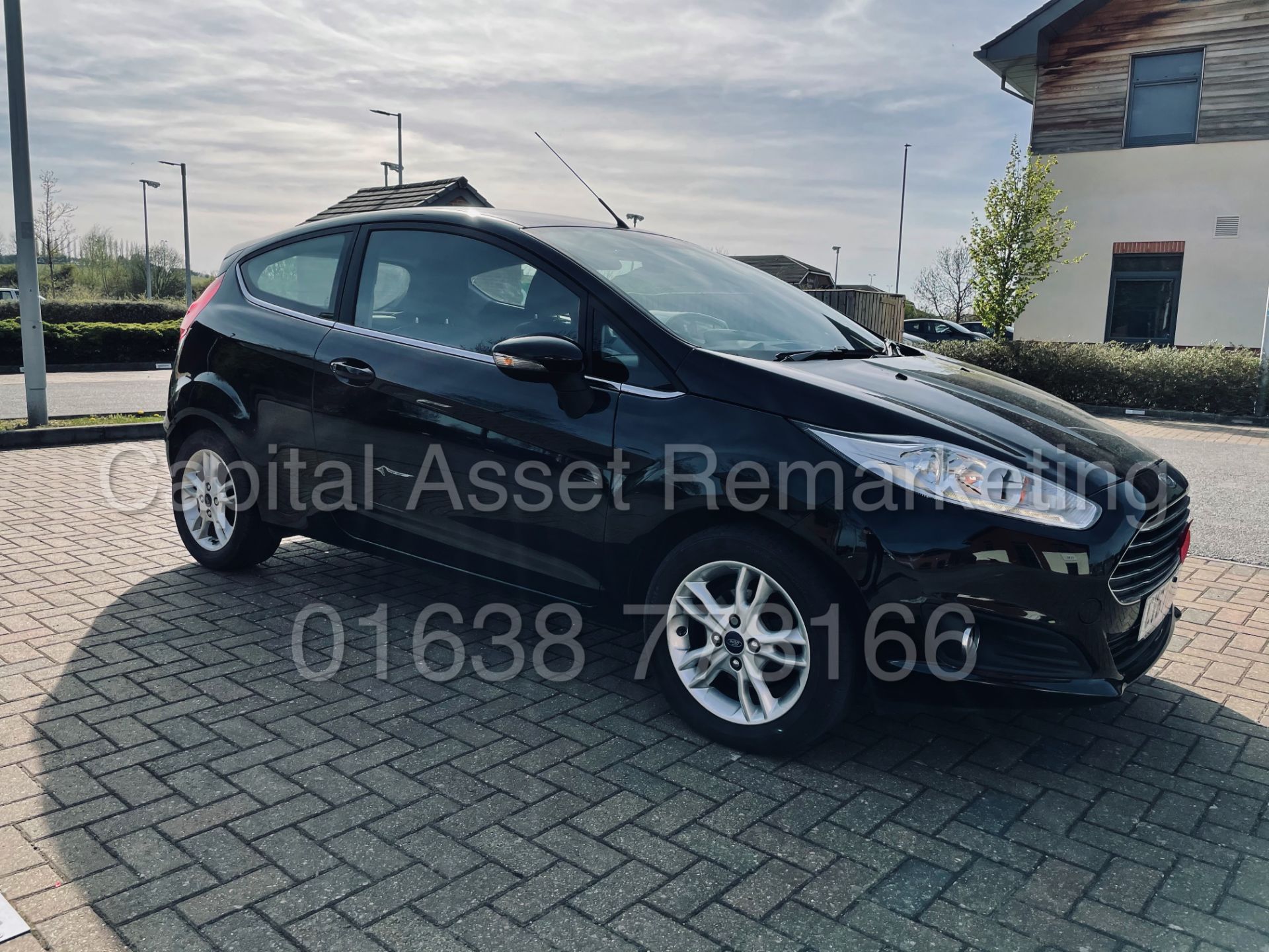 FORD FIESTA *ZETEC* 3 DOOR (2018 MODEL) '1.5 TDCI - EURO 6' *A/C - SAT NAV* (1 OWNER) *15K MILES* - Image 2 of 40