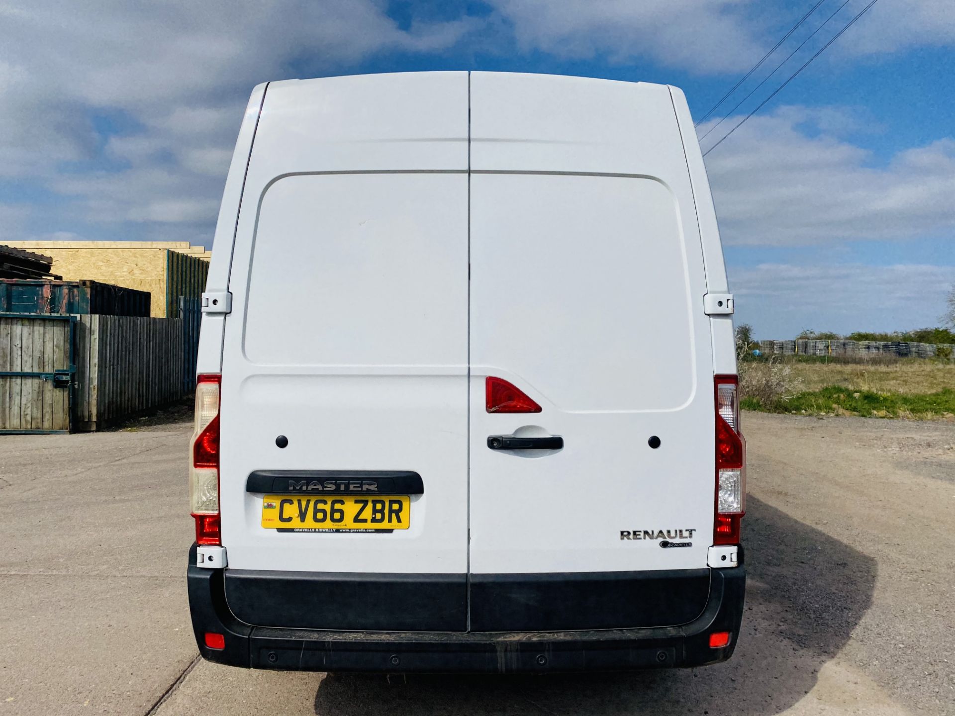 ON SALE RENAULT MASTER MM35 BUSINESS + 2.3DCI (130) EURO 6 "ULEZ COMPLIANT"MWB- 2017 MODEL - AIR CON - Image 8 of 17