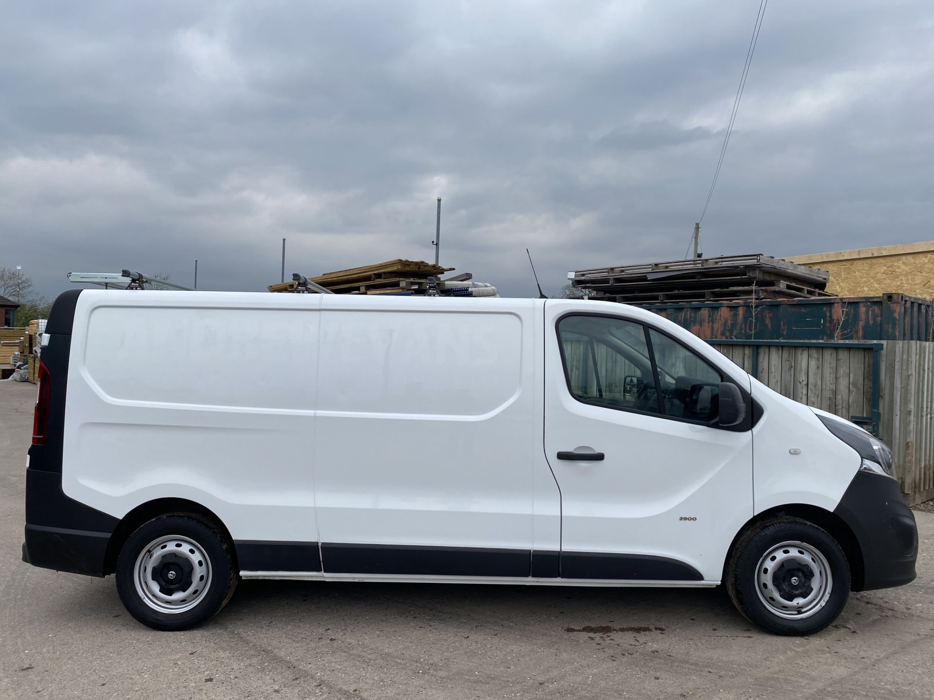 ON SALE VAUXHALL VIVARO 2900 1.6CDTI (120) LONG WHEEL BASE - EURO 6 - 17 REG - ONLY 20K MILES - WOW! - Image 8 of 14