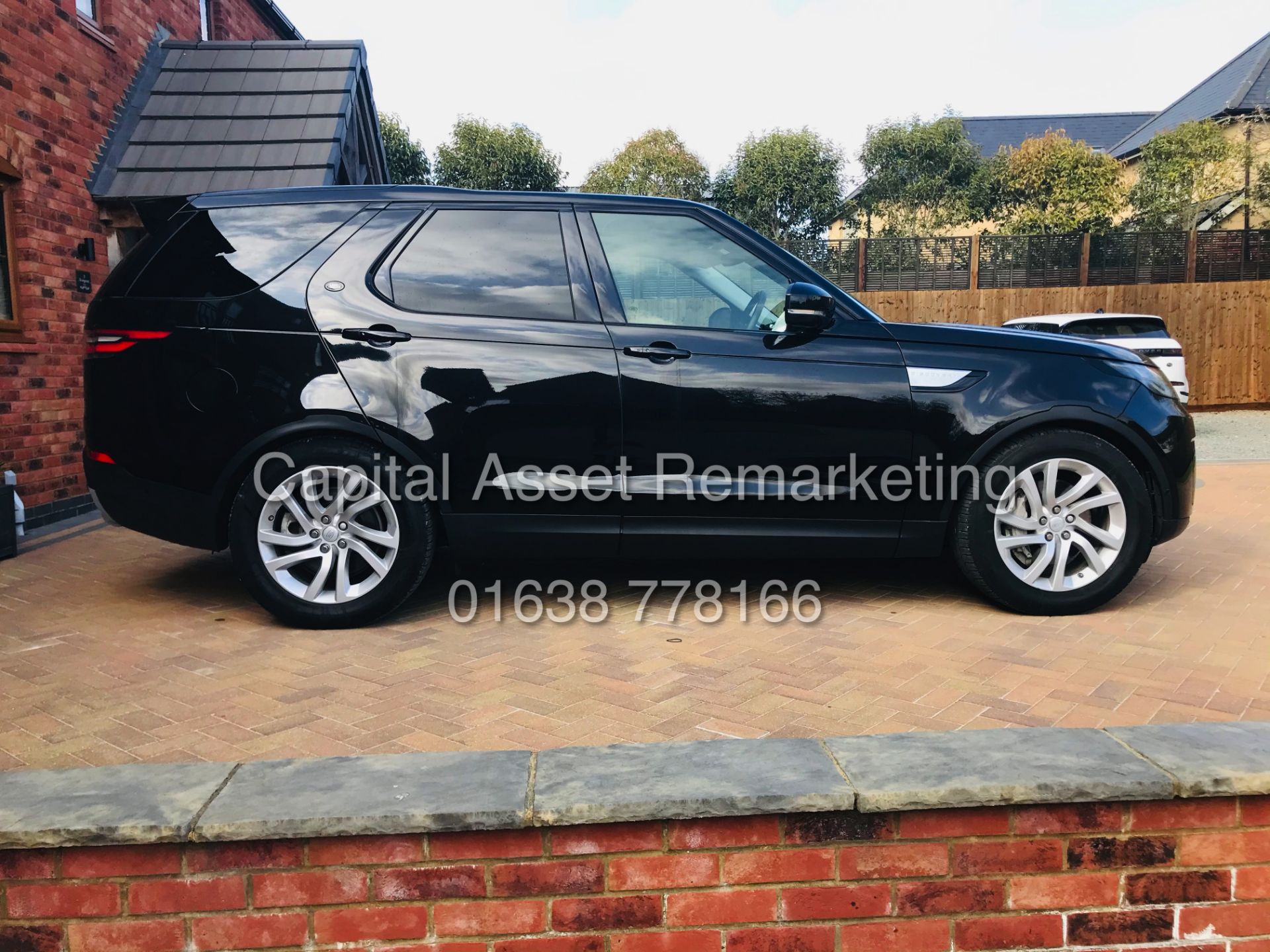 ON SALE LAND ROVER DISCOVERY 3.0 SDV6 "HSE EDITION"7 SEATER(19 REG) 1 OWNER-HUGE SPEC *PAN ROOF* 15K - Image 11 of 27