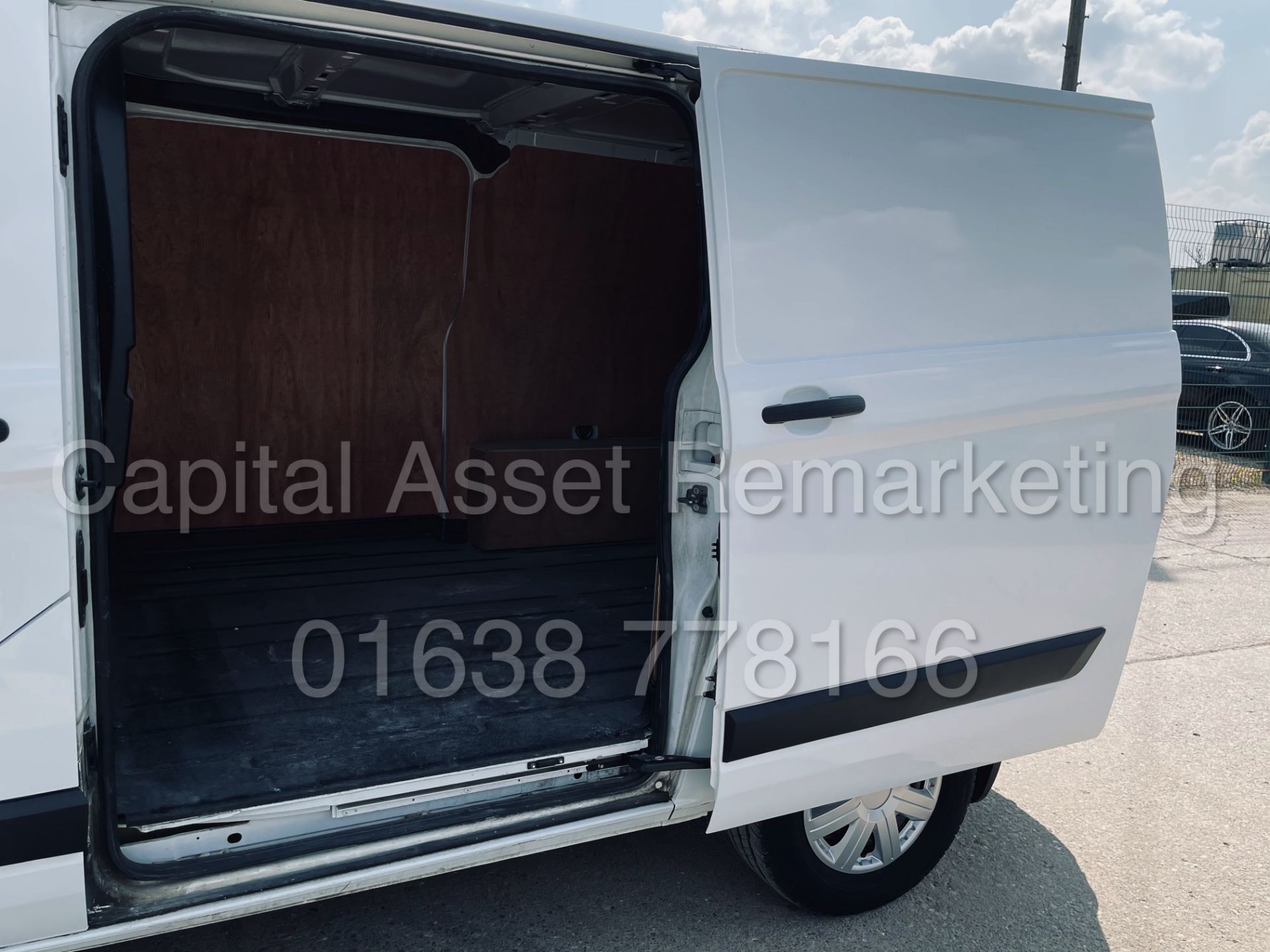 (On Sale) FORD TRANSIT CUSTOM 300 *TREND* (68 REG - EURO 6) '2.0 TDCI - 130 BHP - 6 SPEED' *AIR CON* - Image 23 of 41