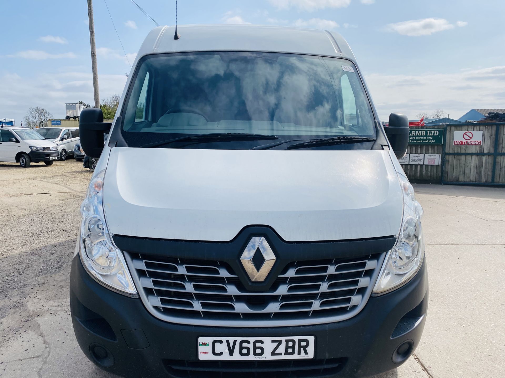 ON SALE RENAULT MASTER MM35 BUSINESS + 2.3DCI (130) EURO 6 "ULEZ COMPLIANT"MWB- 2017 MODEL - AIR CON - Image 4 of 17