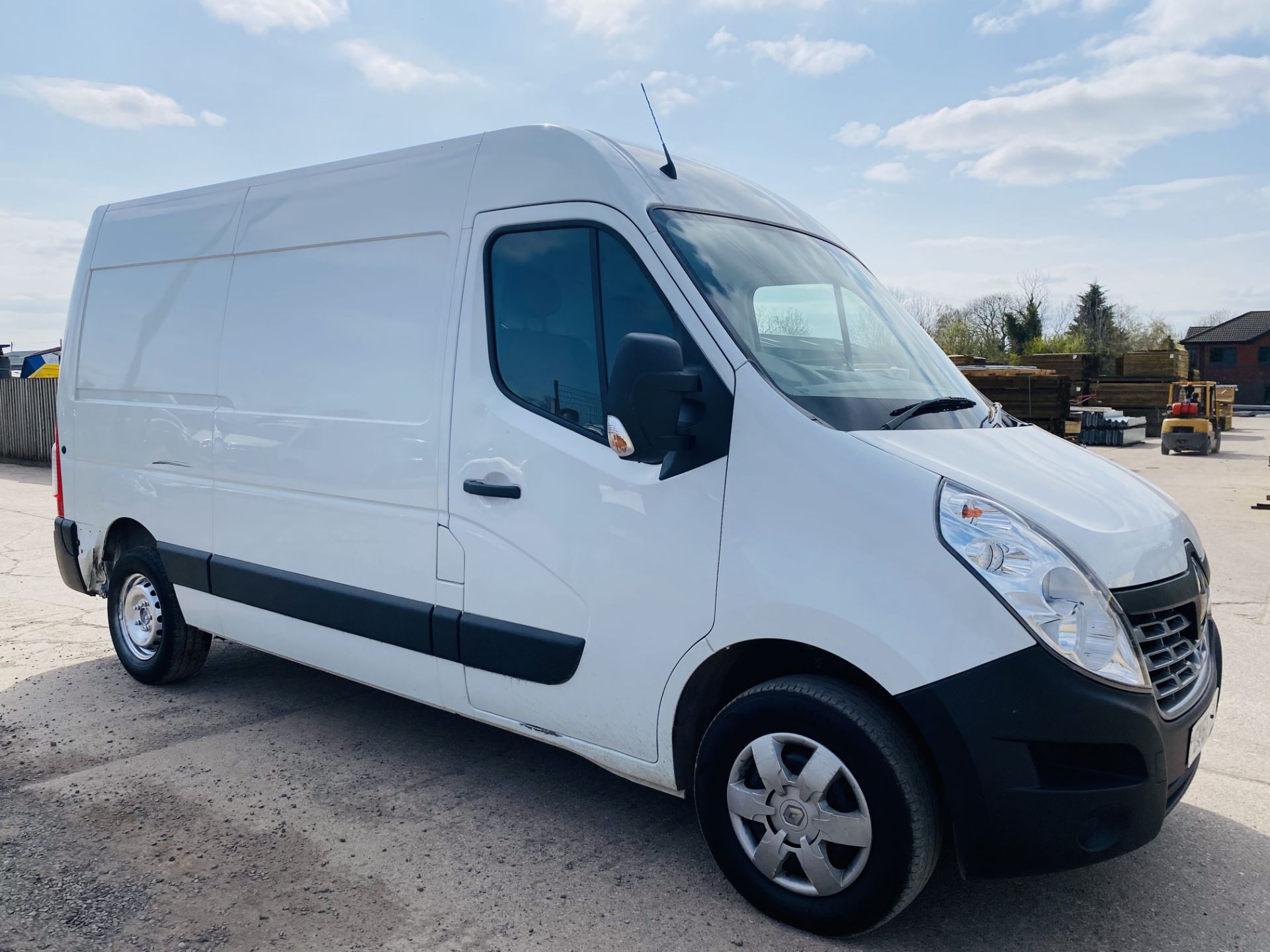 ON SALE RENAULT MASTER MM35 BUSINESS + 2.3DCI (130) EURO 6 "ULEZ COMPLIANT"MWB- 2017 MODEL - AIR CON - Image 2 of 17