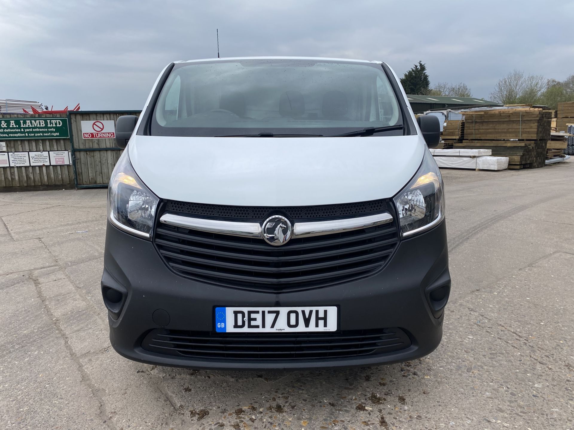 ON SALE VAUXHALL VIVARO 2900 1.6CDTI (120) LONG WHEEL BASE - EURO 6 - 17 REG - ONLY 20K MILES - WOW! - Image 3 of 14