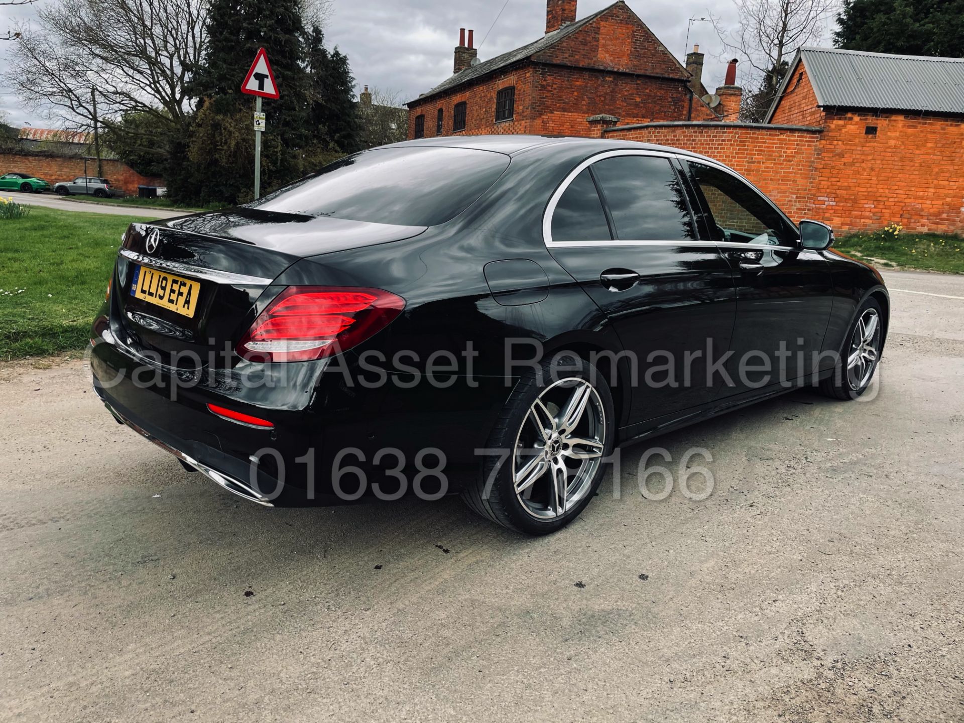 (On Sale) MERCEDES-BENZ E220D *AMG LINE* SALOON (2019) '9G TRONIC AUTO -LEATHER- SAT NAV' *TOP SPEC* - Image 13 of 51