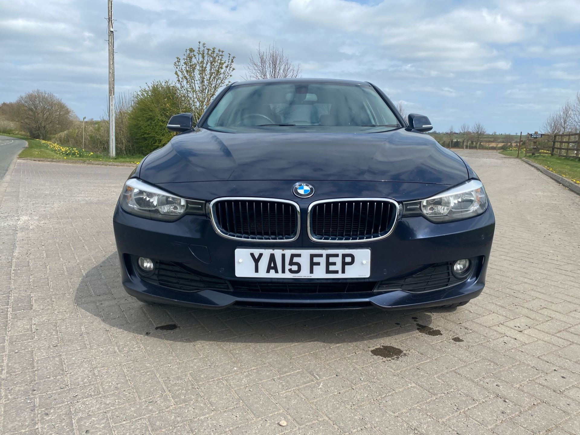 BMW 320d "SE" SPECIAL EQUIPMENT "AUTO" SALOON - 15 REG - LEATHER - SAT NAV - HUGE SPEC- LOOK NO VAT! - Image 2 of 15