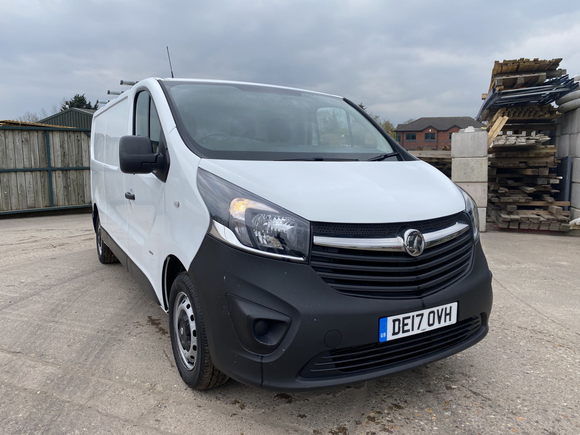 ON SALE VAUXHALL VIVARO 2900 1.6CDTI (120) LONG WHEEL BASE - EURO 6 - 17 REG - ONLY 20K MILES - WOW! - Image 2 of 14