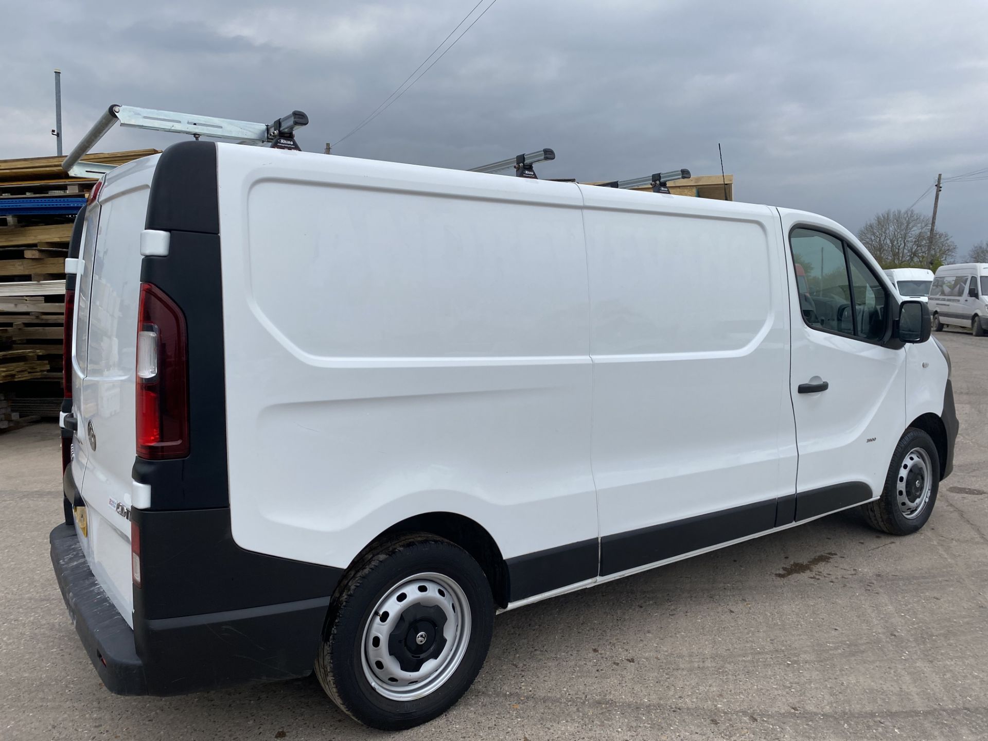 ON SALE VAUXHALL VIVARO 2900 1.6CDTI (120) LONG WHEEL BASE - EURO 6 - 17 REG - ONLY 20K MILES - WOW! - Image 7 of 14