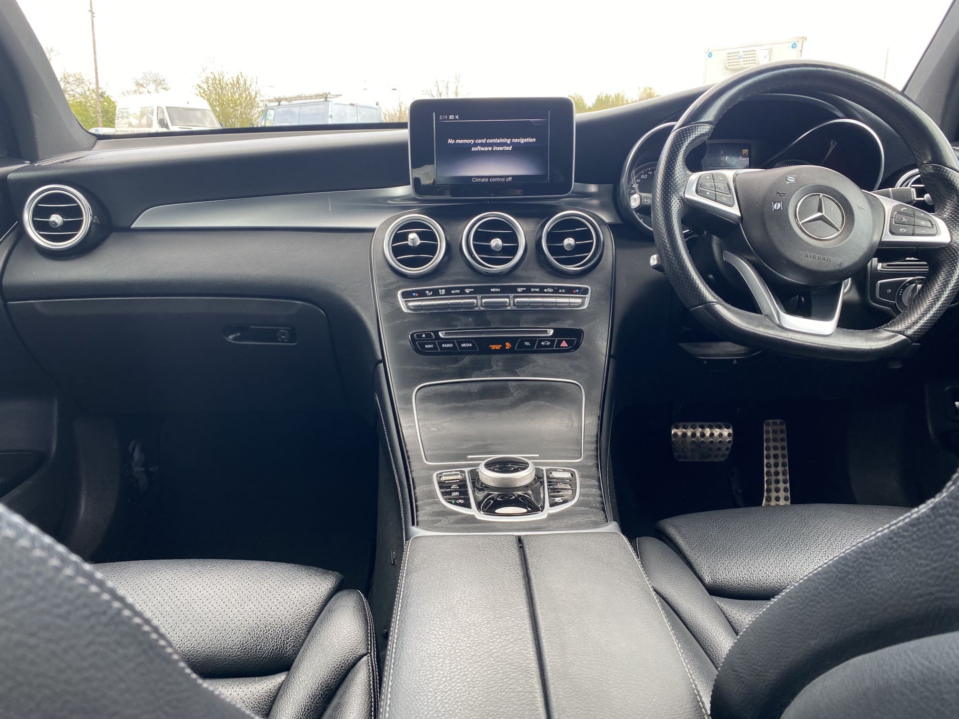 ON SALE MERCEDES GLC 250d 4MATIC "AMG-LINE" (17 REG) 1 KEEPER - HUGE SPEC - SAT NAV - LEATHER - WOW! - Image 12 of 28