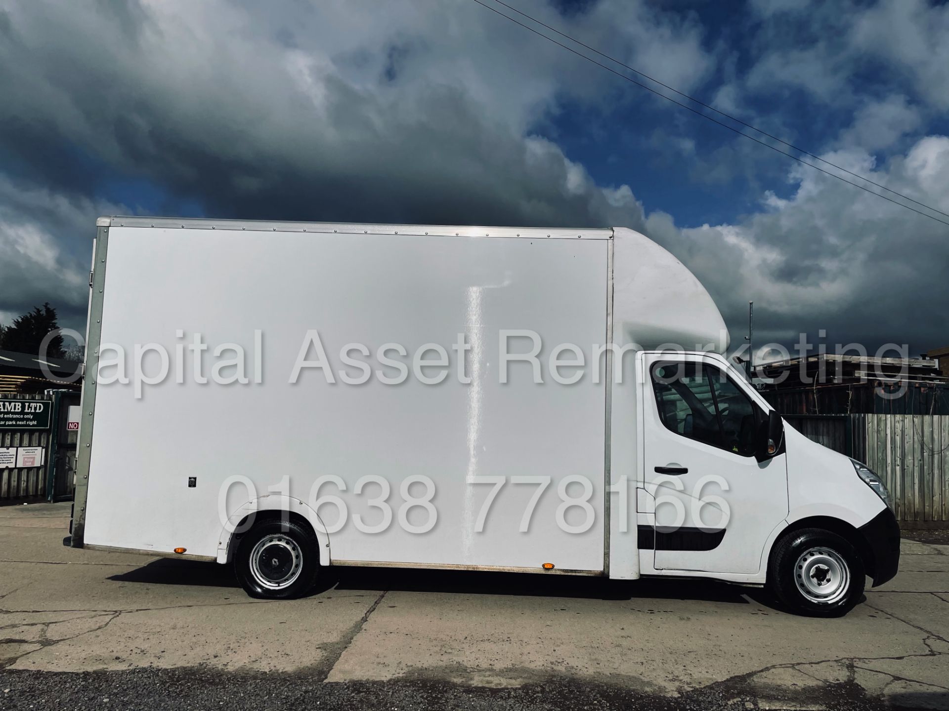 RENAULT MASTER *LWB - LOW LOADER / LUTON BOX VAN* (2018 - EURO 6) '2.3 DCI -140 BHP - 6 SPEED' *A/C* - Image 14 of 40