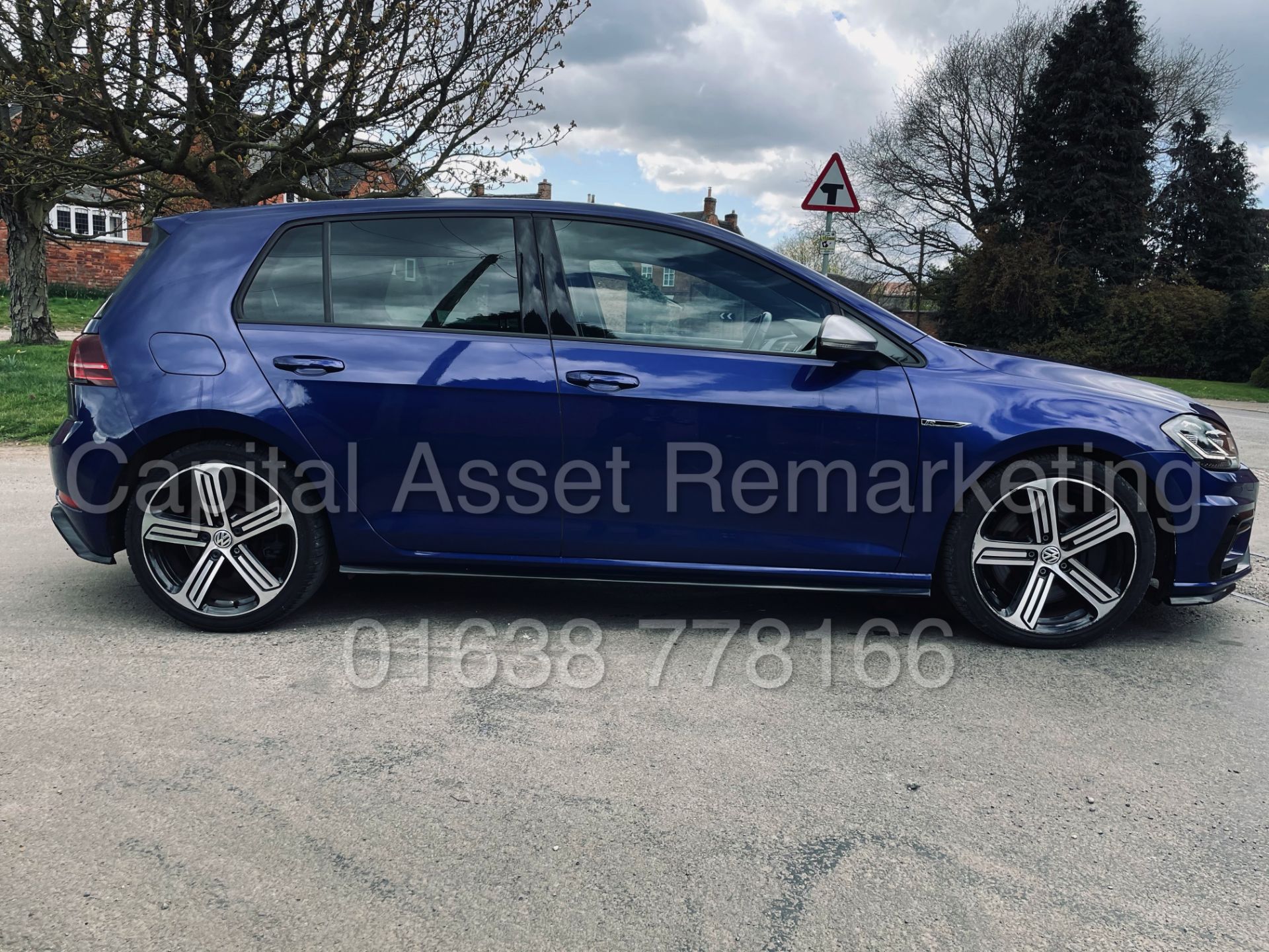 (ON SALE) VOLKSWAGEN GOLF R *4-MOTION* 5 DR HATCHBACK (2019) '2.0 TSI -300 BHP -AUTO DSG' *TOP SPEC* - Image 14 of 52