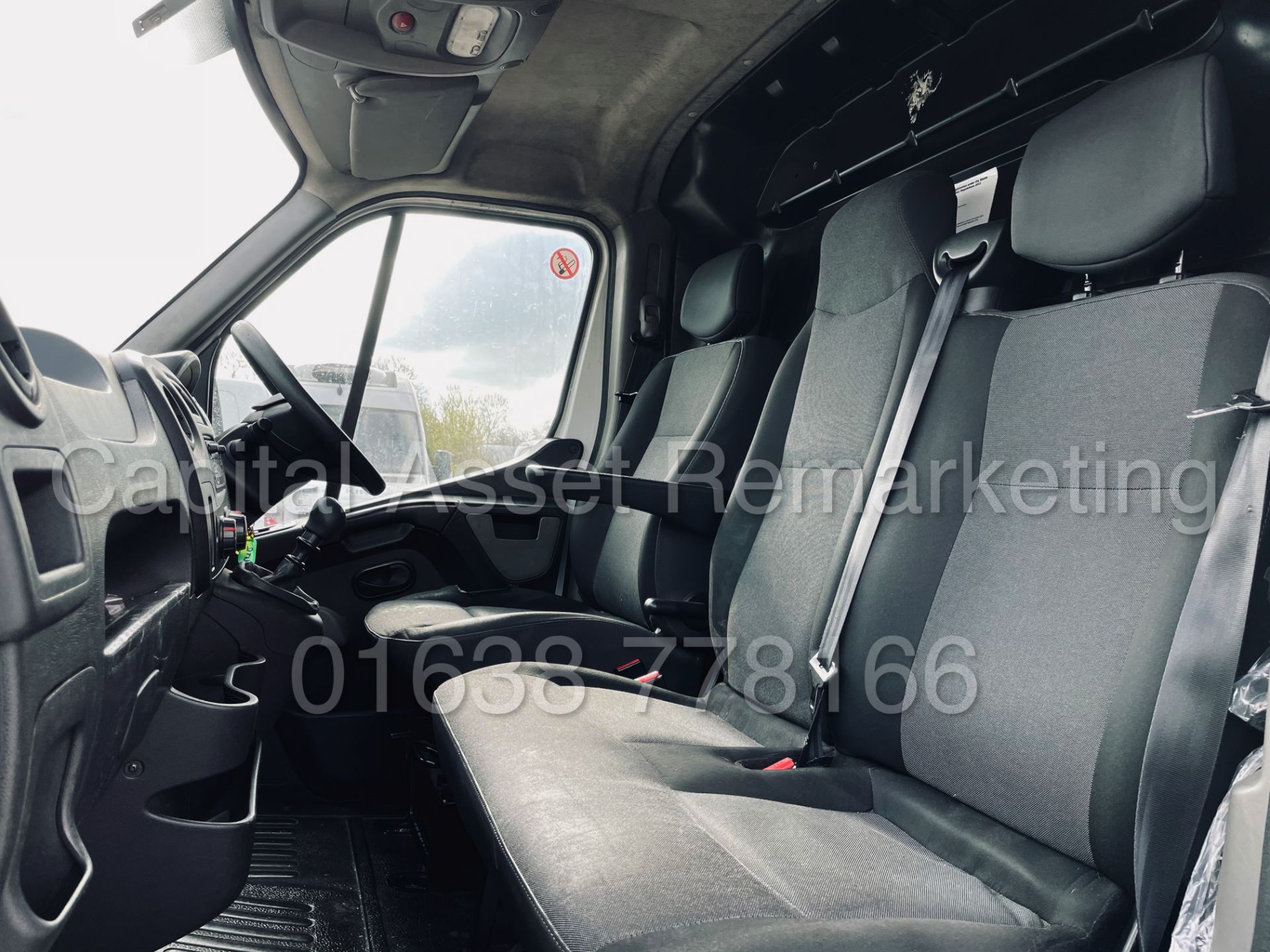 RENAULT MASTER *LWB - LOW LOADER / LUTON BOX VAN* (2018 - EURO 6) '2.3 DCI -140 BHP - 6 SPEED' *A/C* - Image 22 of 40