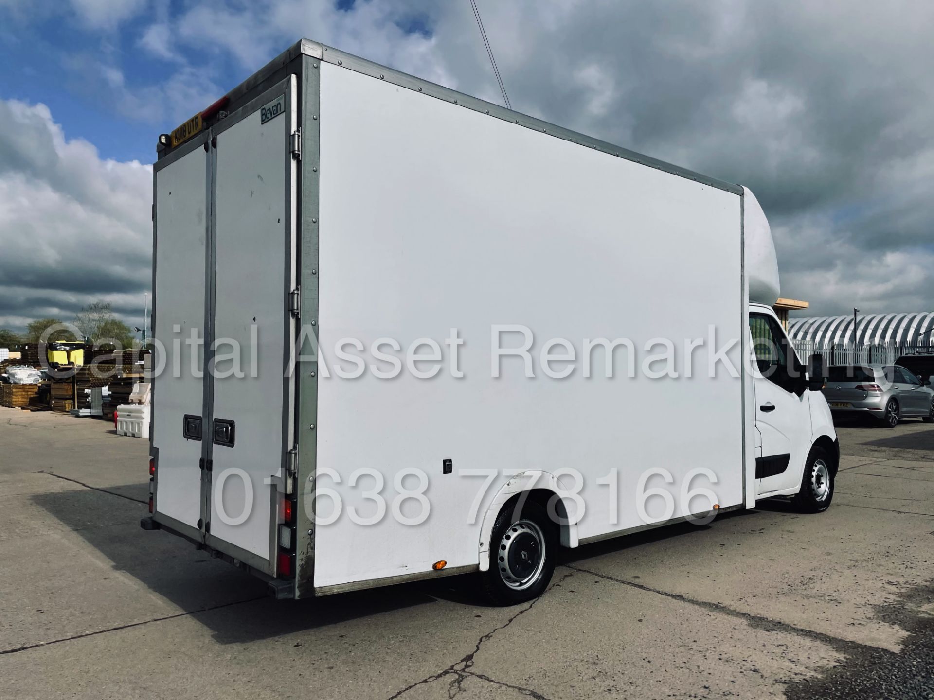 RENAULT MASTER *LWB - LOW LOADER / LUTON BOX VAN* (2018 - EURO 6) '2.3 DCI -140 BHP - 6 SPEED' *A/C* - Image 13 of 40