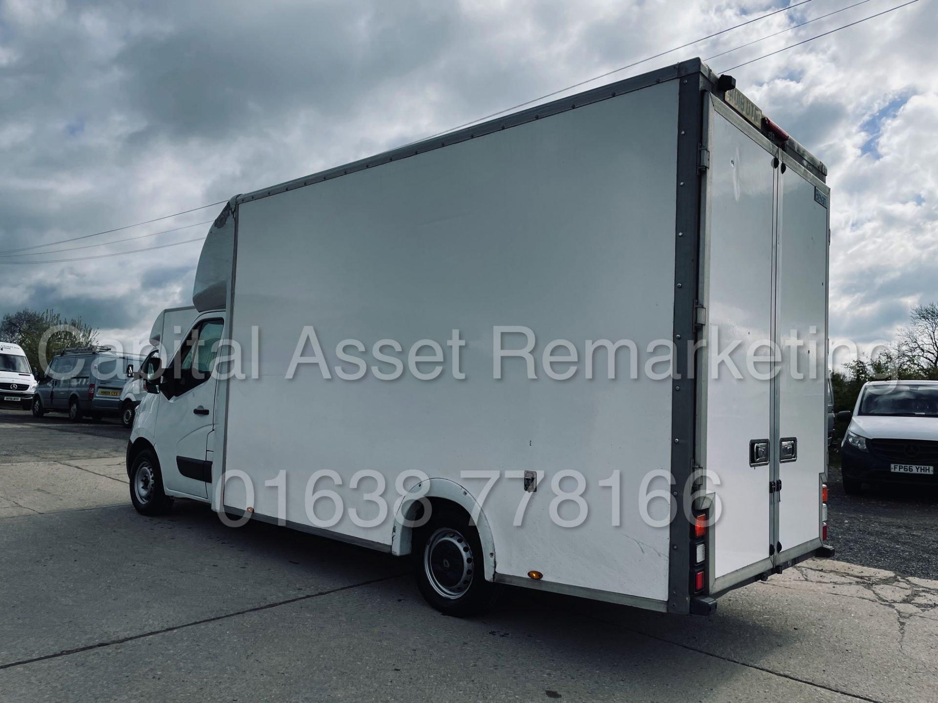 RENAULT MASTER *LWB - LOW LOADER / LUTON BOX VAN* (2018 - EURO 6) '2.3 DCI -140 BHP - 6 SPEED' *A/C* - Image 9 of 40