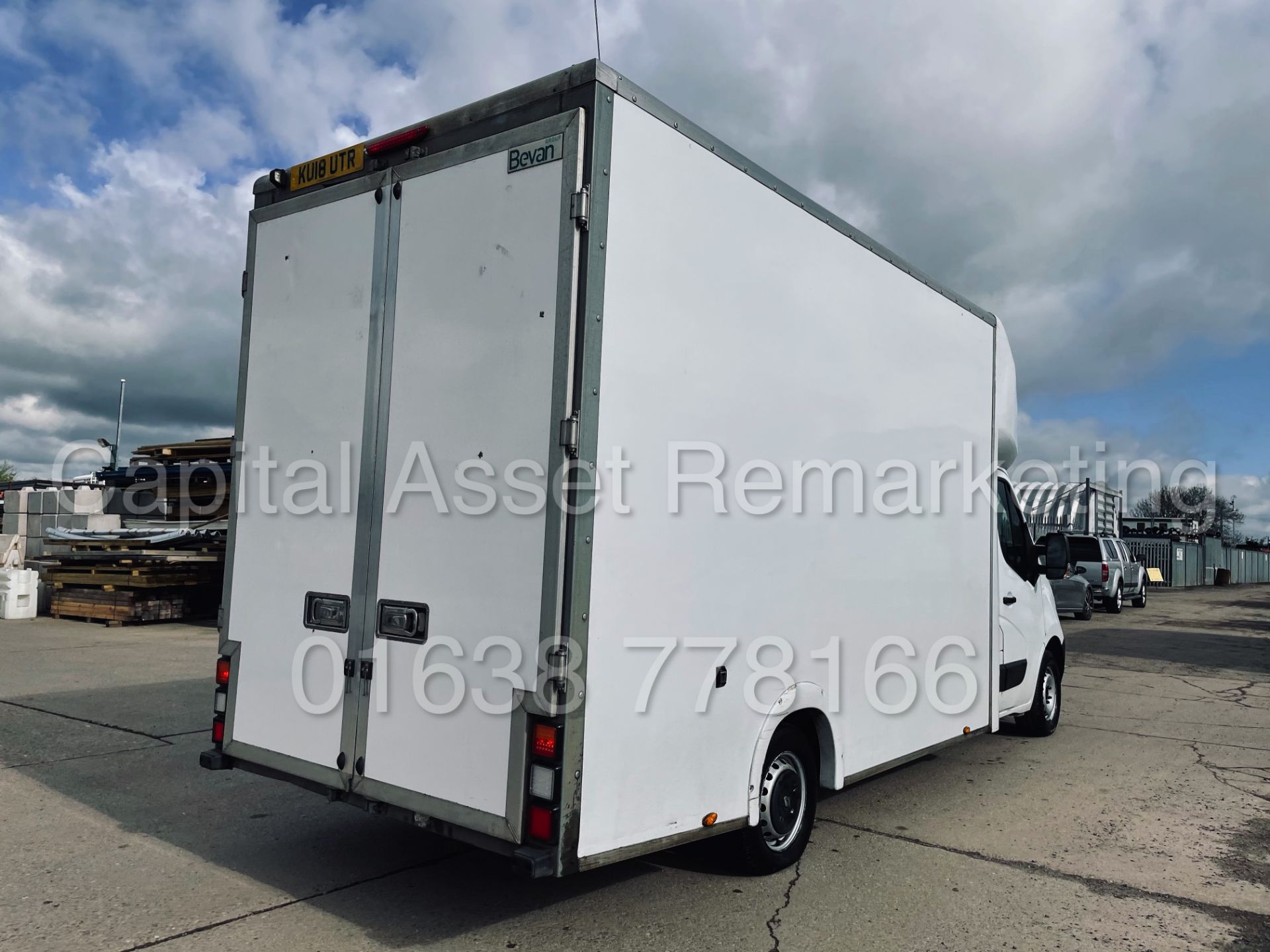 RENAULT MASTER *LWB - LOW LOADER / LUTON BOX VAN* (2018 - EURO 6) '2.3 DCI -140 BHP - 6 SPEED' *A/C* - Image 12 of 40