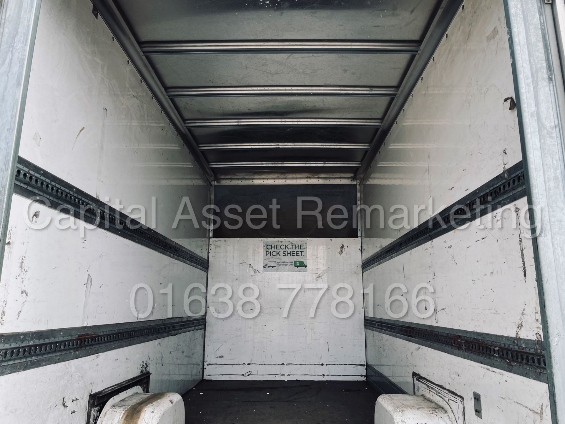 RENAULT MASTER *LWB - LOW LOADER / LUTON BOX VAN* (2018 - EURO 6) '2.3 DCI -140 BHP - 6 SPEED' *A/C* - Image 24 of 40