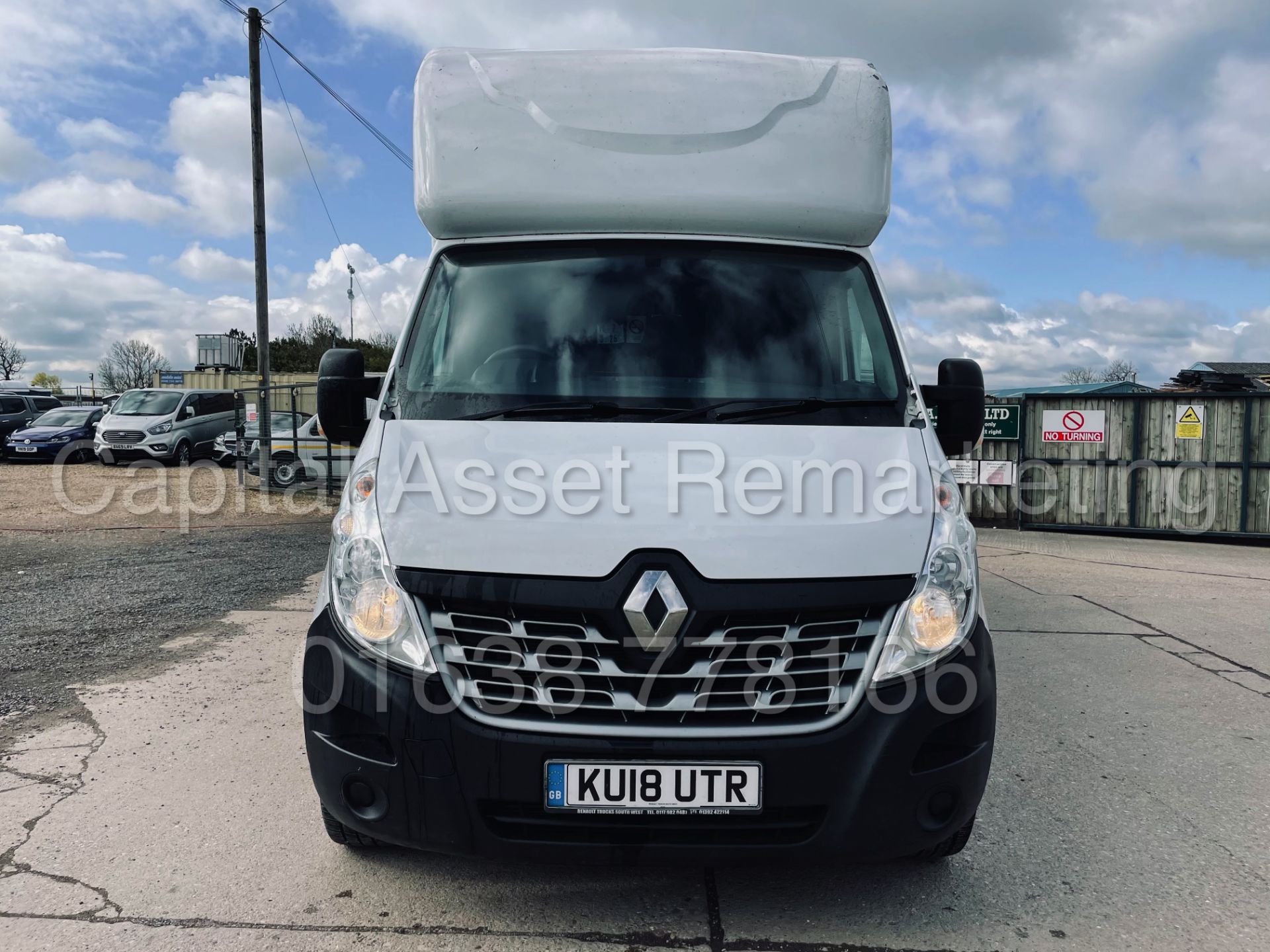 RENAULT MASTER *LWB - LOW LOADER / LUTON BOX VAN* (2018 - EURO 6) '2.3 DCI -140 BHP - 6 SPEED' *A/C* - Image 4 of 40