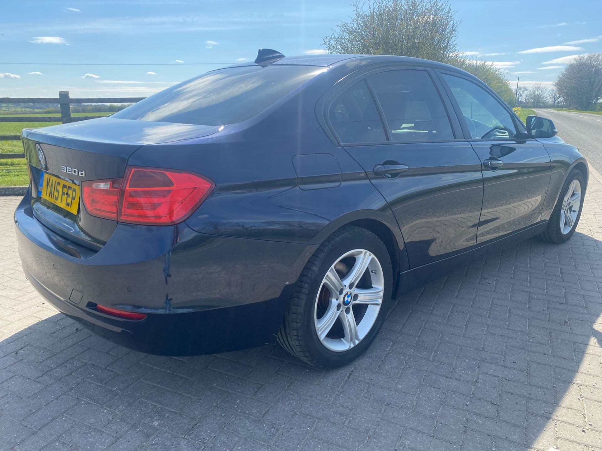 BMW 320d "SE MEDIA EDITION" AUTO - NEW SHAPE-15 REG - LEATHER- 1 KEEPER- SAT NAV - HUGE SPEC - Image 7 of 14