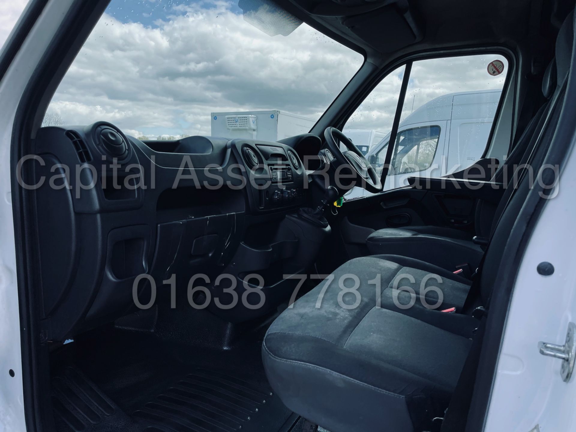 (On Sale) RENAULT MASTER *LWB - LOW LOADER / LUTON BOX VAN* (2018 - EURO 6) '2.3 DCI -6 SPEED' *A/C* - Image 19 of 38