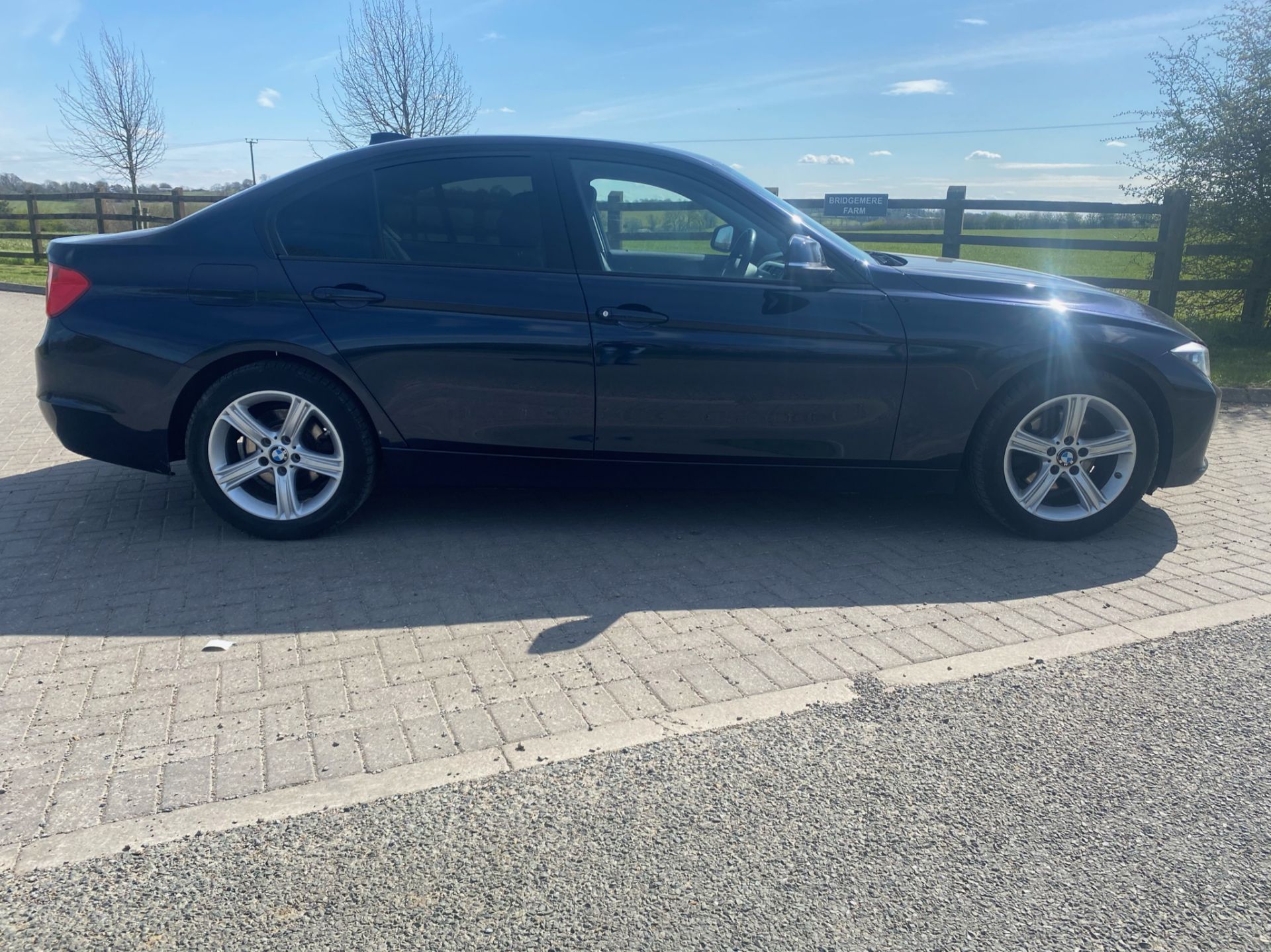 BMW 320d "SE MEDIA EDITION" AUTO - NEW SHAPE-15 REG - LEATHER- 1 KEEPER- SAT NAV - HUGE SPEC - Image 8 of 14