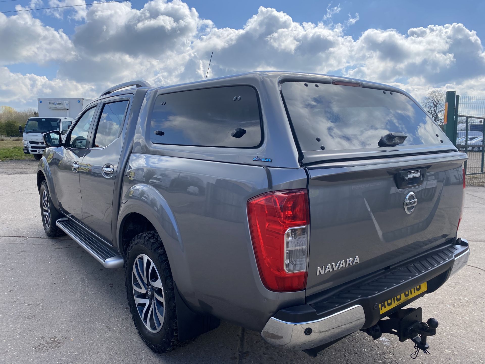 NISSAN NAVARA TEKNA DCI "AUTO" D/C - 18 REG - LEATHER - SAT NAV - CANOPY - HUGE SPEC - 1 OWNER - Image 6 of 28