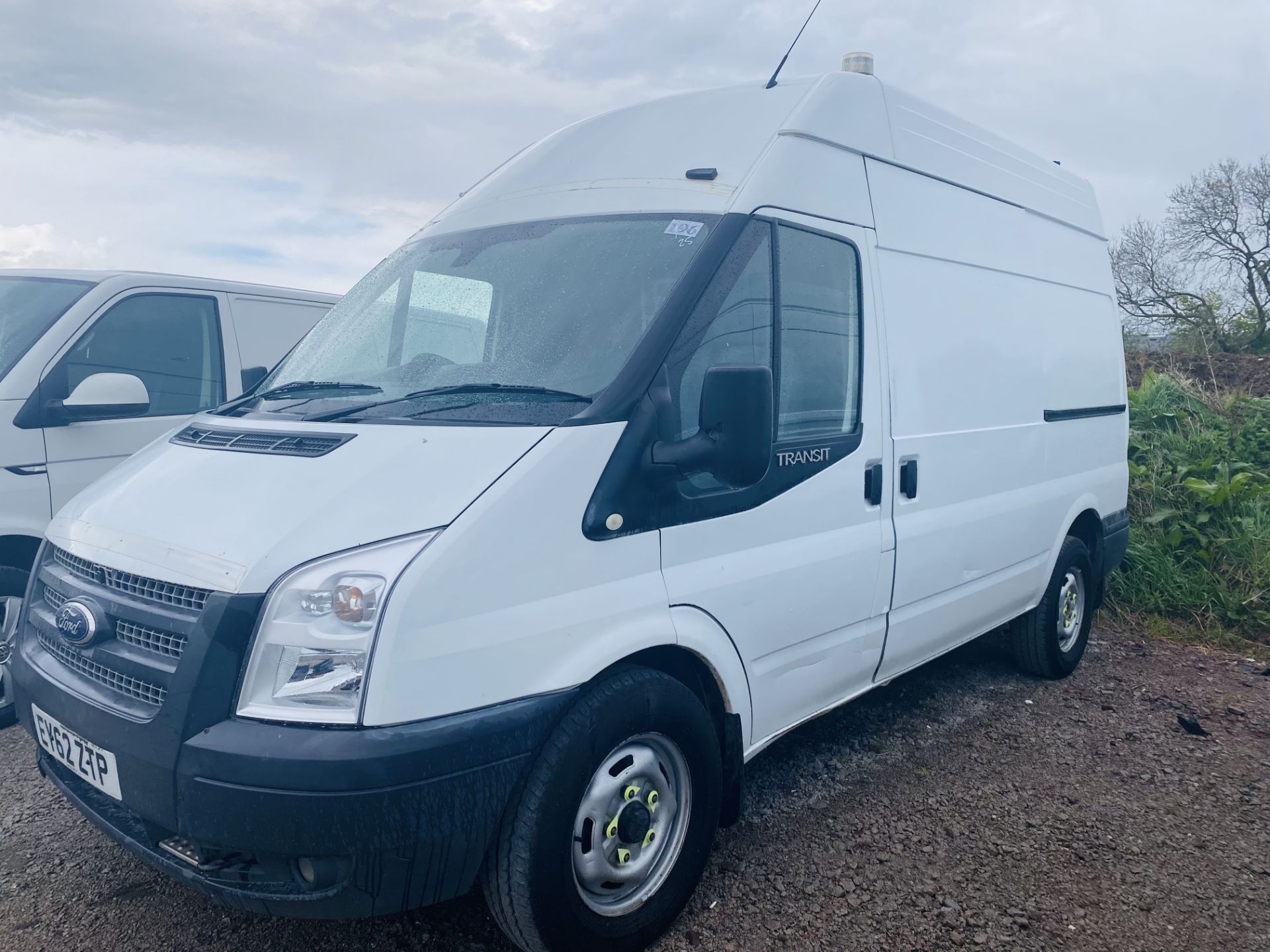 ON SALE FORD TRANSIT T350 RWD 2.2TDCI MEDIUM WHEEL BASE HIGH ROOF WITH ONBOARD COMPRESSOR - 62 REG - - Image 2 of 9