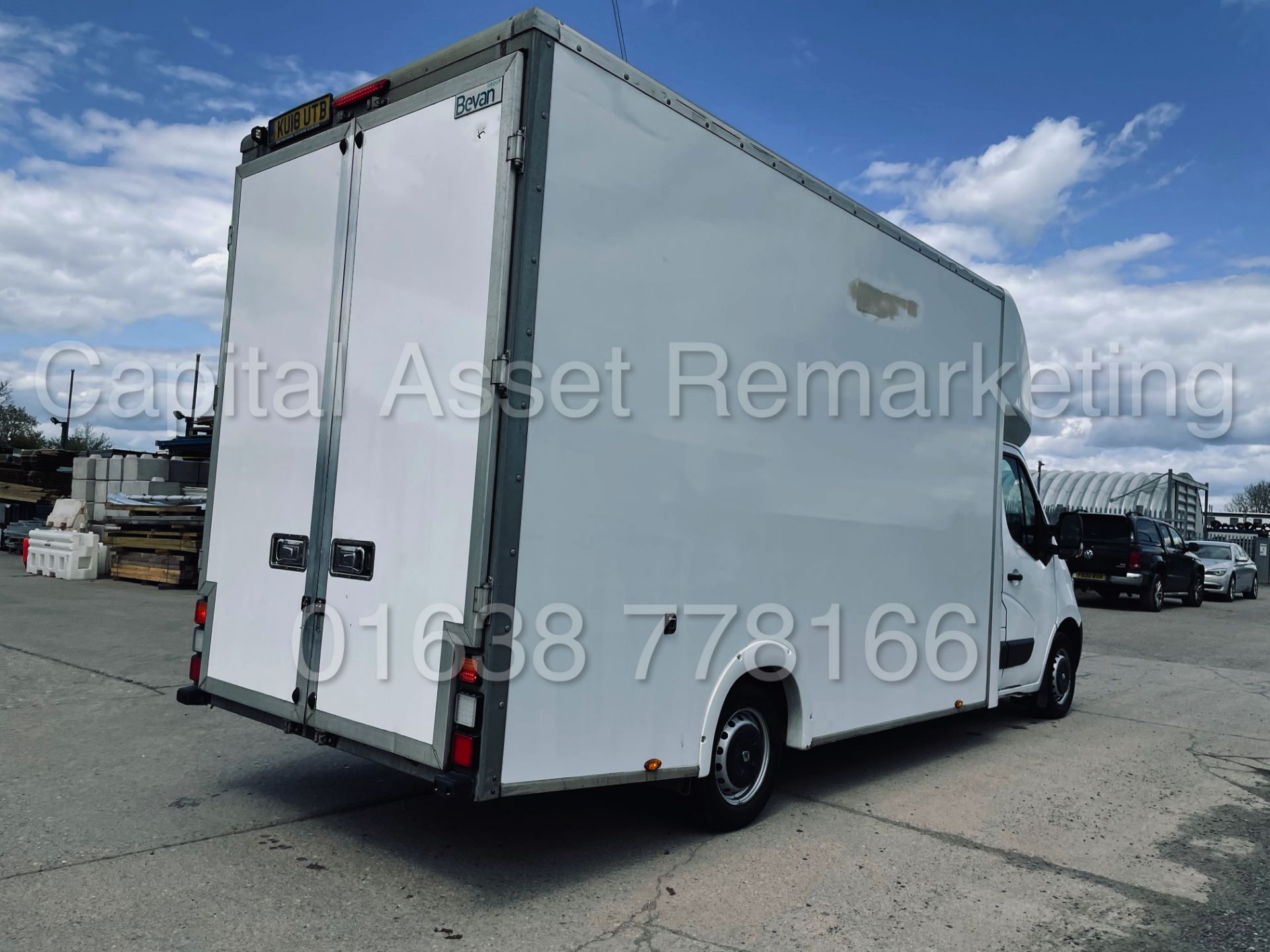 (On Sale) RENAULT MASTER *LWB - LOW LOADER / LUTON BOX VAN* (2018 - EURO 6) '2.3 DCI -6 SPEED' *A/C* - Image 9 of 38