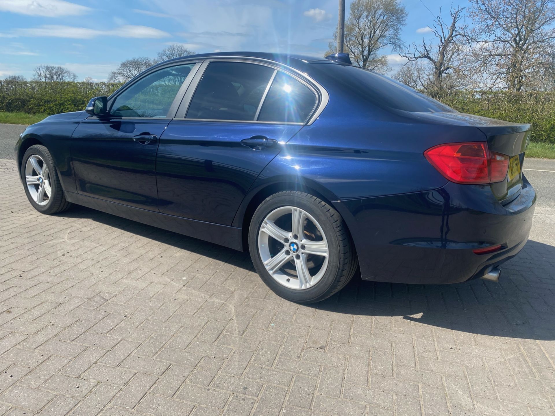 BMW 320d "SE MEDIA EDITION" AUTO - NEW SHAPE-15 REG - LEATHER- 1 KEEPER- SAT NAV - HUGE SPEC - Image 5 of 14