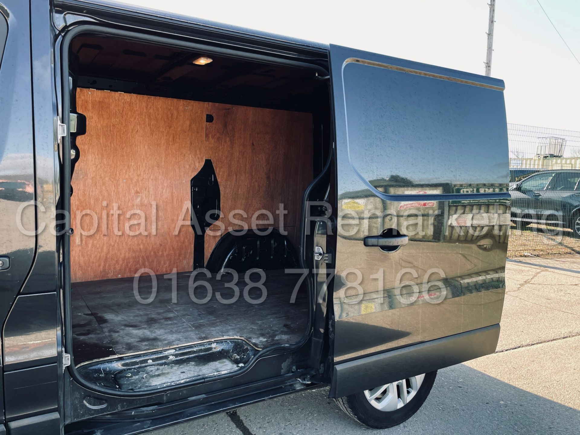 (On Sale) RENAULT TRAFIC *SPORT* SWB (66 REG - EURO 6) '1.6 DCI - 6 SPEED' *A/C - NAV* (NO VAT) - Image 25 of 43