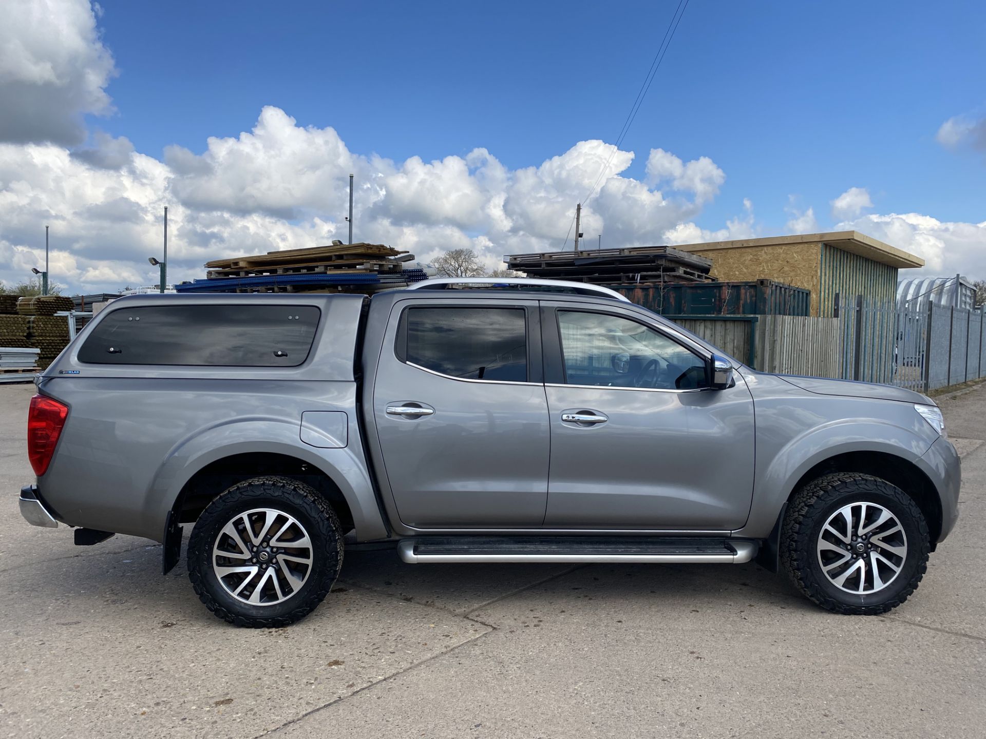 NISSAN NAVARA TEKNA DCI "AUTO" D/C - 18 REG - LEATHER - SAT NAV - CANOPY - HUGE SPEC - 1 OWNER - Image 9 of 28