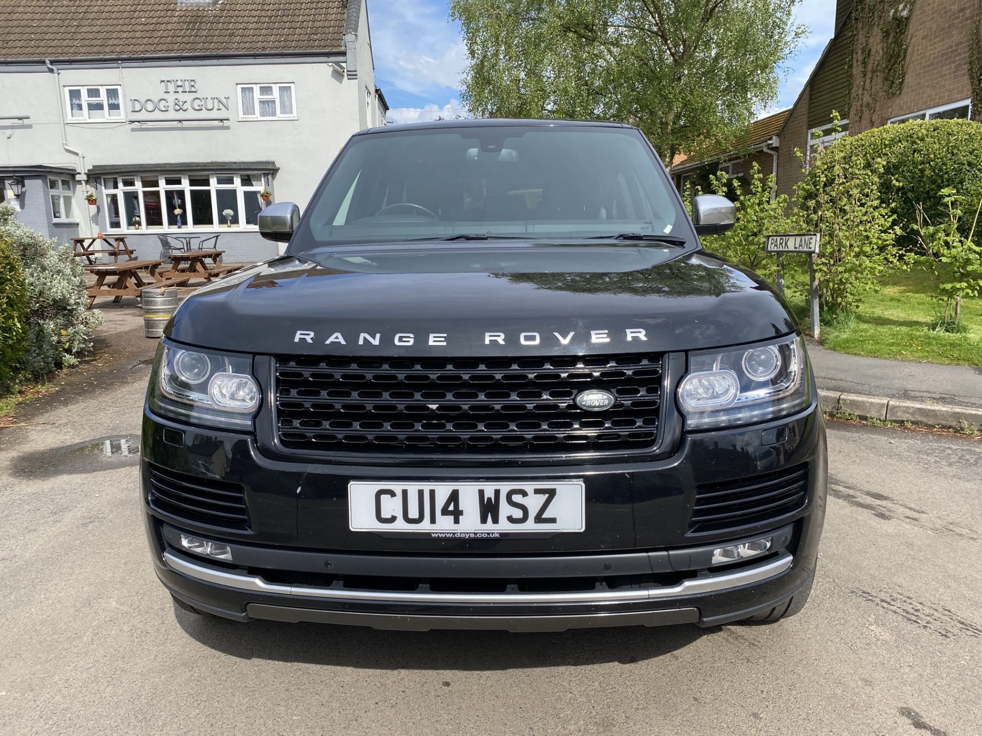 (On Sale) RANGE ROVER VOGUE 3.0"TDV6" (2014) NEW SHAPE- FSH -MEGA SPEC! - LEATHER -1 OWNER FROM NEW - Image 4 of 35