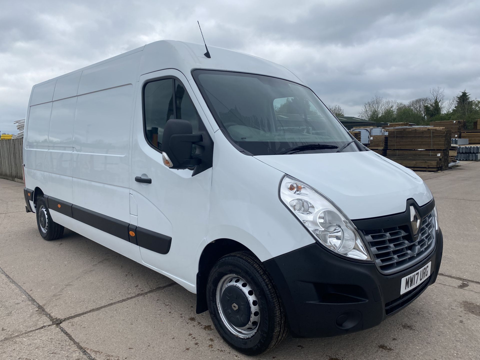 ON SALE RENAULT MASTER LM35 "BUSINESS" 2.3DCI (130) LWB HIGH ROOF VAN - 17 REG - 1 KEEPER -EURO 6