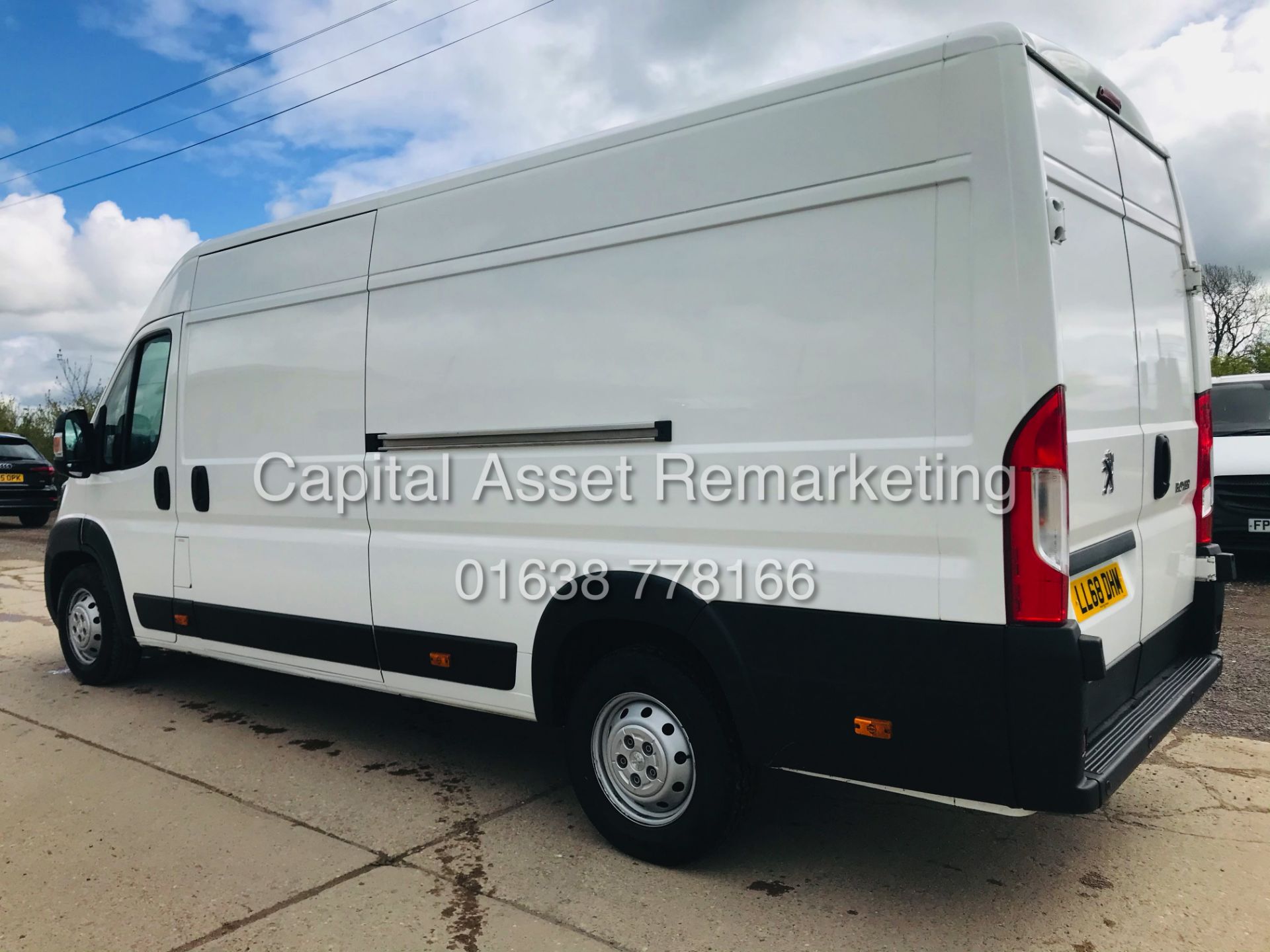 PEUGEOT BOXER 2.0 BLUE-HDI 435 L4H2 "MAXI - PROFESSIONAL" XLWB (2019 MODEL) 1 OWNER *AC & NAV* - Image 9 of 23