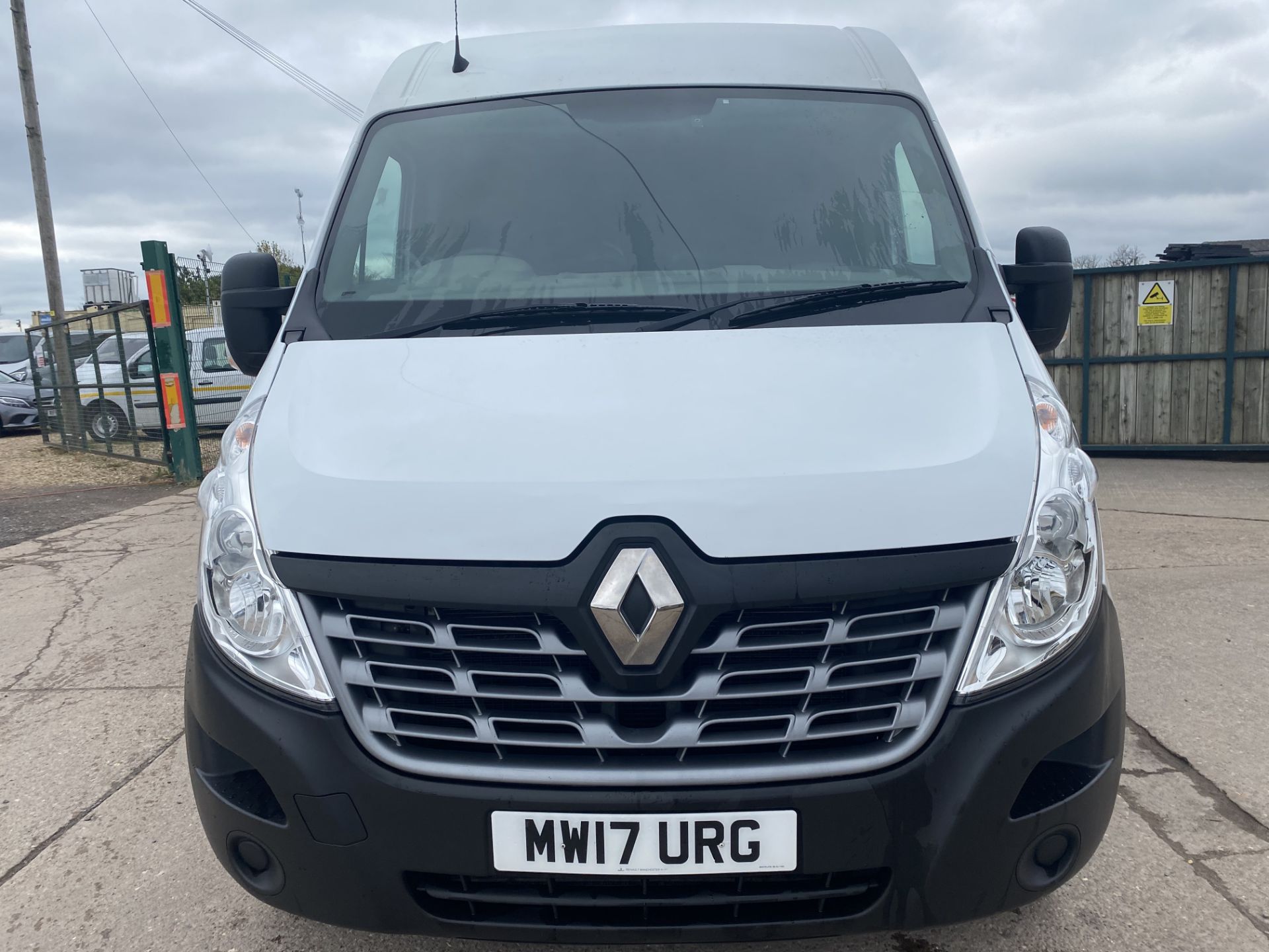 ON SALE RENAULT MASTER LM35 "BUSINESS" 2.3DCI (130) LWB HIGH ROOF VAN - 17 REG - 1 KEEPER -EURO 6 - Image 3 of 18