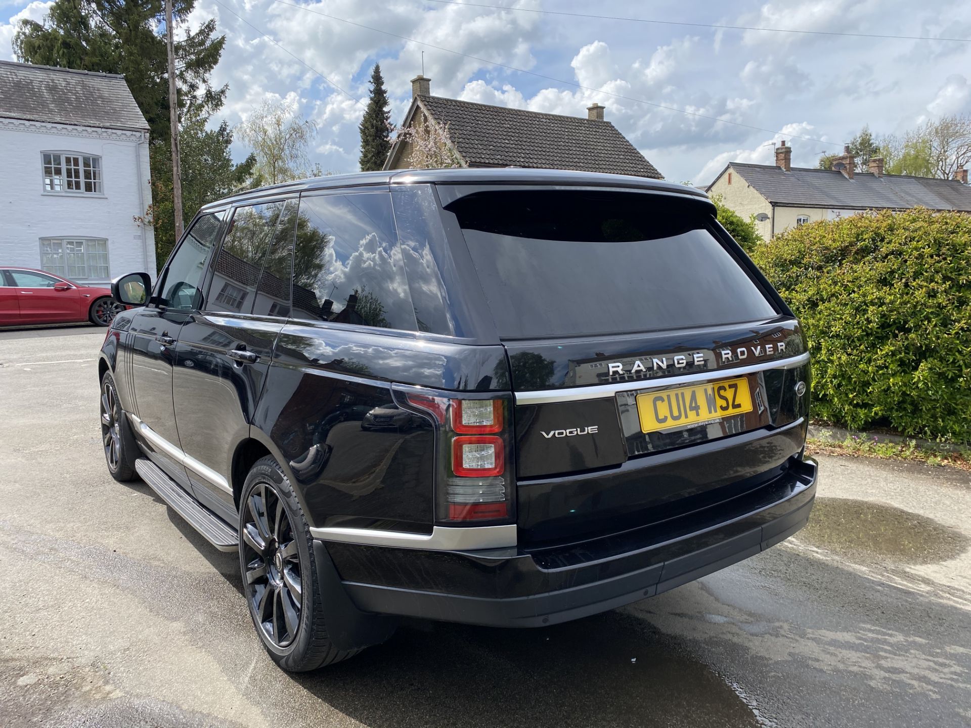 (On Sale) RANGE ROVER VOGUE 3.0"TDV6" (2014) NEW SHAPE- FSH -MEGA SPEC! - LEATHER -1 OWNER FROM NEW - Image 7 of 35