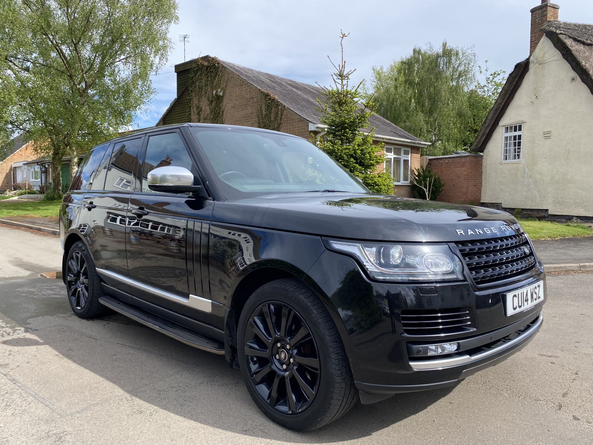 (On Sale) RANGE ROVER VOGUE 3.0"TDV6" (2014) NEW SHAPE- FSH -MEGA SPEC! - LEATHER -1 OWNER FROM NEW