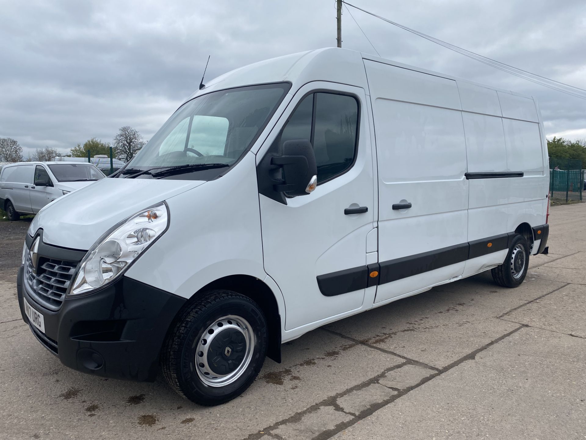 ON SALE RENAULT MASTER LM35 "BUSINESS" 2.3DCI (130) LWB HIGH ROOF VAN - 17 REG - 1 KEEPER -EURO 6 - Image 4 of 18