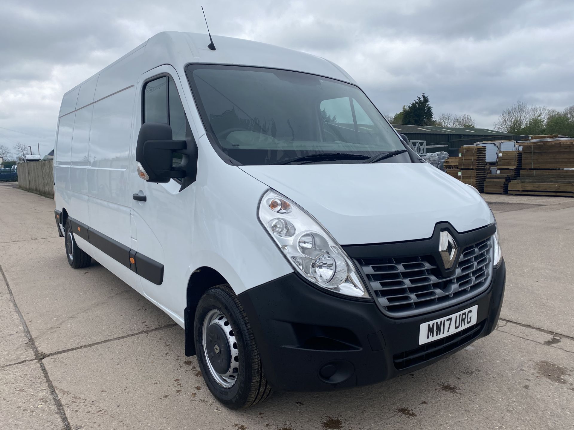 ON SALE RENAULT MASTER LM35 "BUSINESS" 2.3DCI (130) LWB HIGH ROOF VAN - 17 REG - 1 KEEPER -EURO 6 - Image 2 of 18