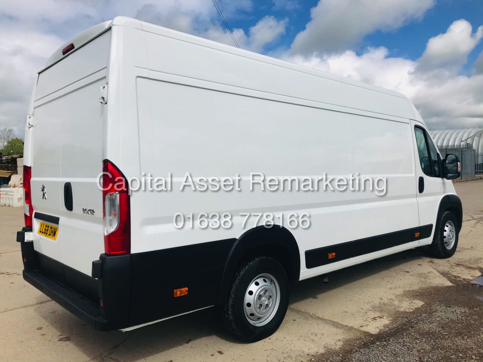 PEUGEOT BOXER 2.0 BLUE-HDI 435 L4H2 "MAXI - PROFESSIONAL" XLWB (2019 MODEL) 1 OWNER *AC & NAV* - Image 11 of 23