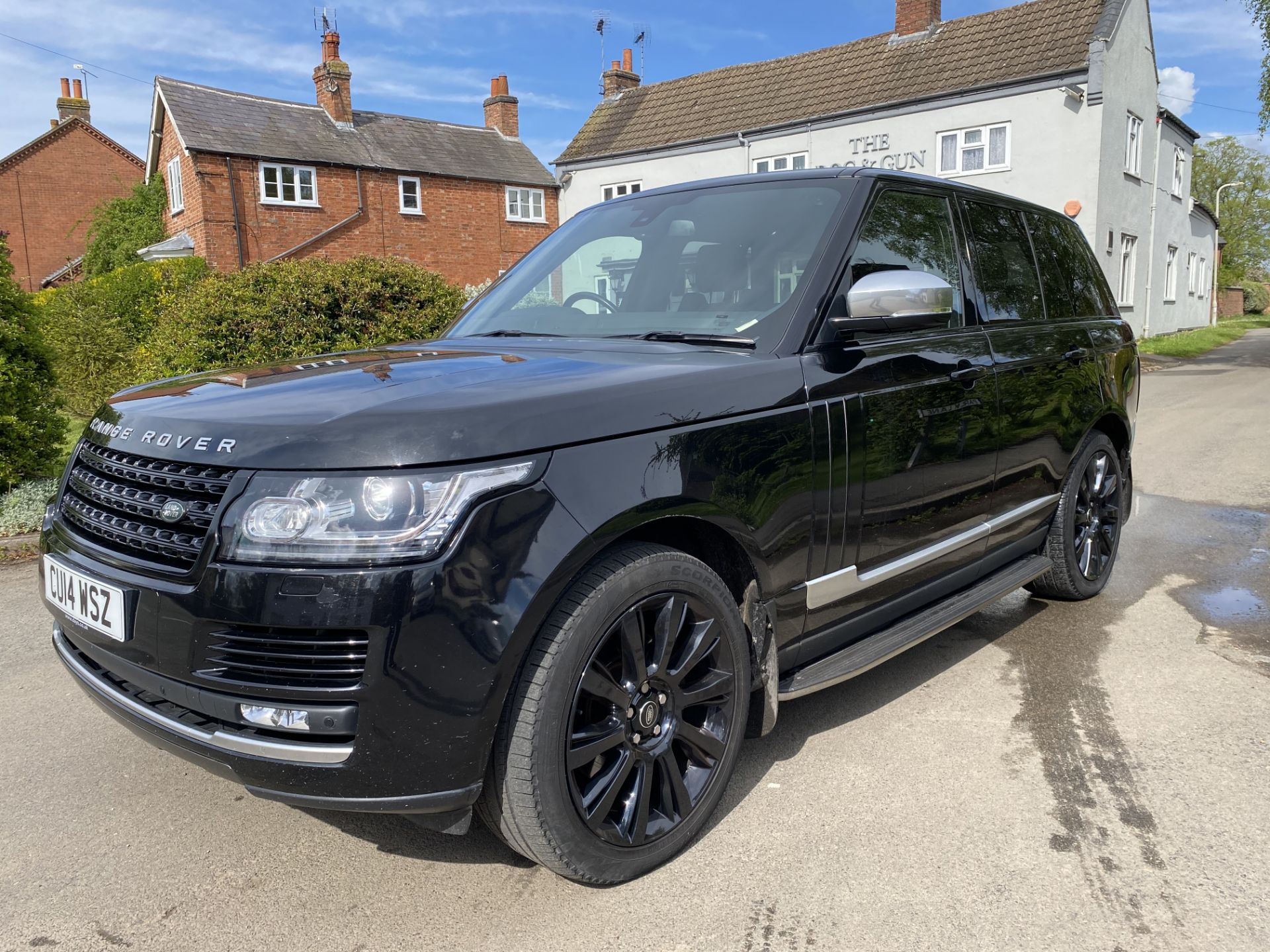 (On Sale) RANGE ROVER VOGUE 3.0"TDV6" (2014) NEW SHAPE- FSH -MEGA SPEC! - LEATHER -1 OWNER FROM NEW - Image 5 of 35